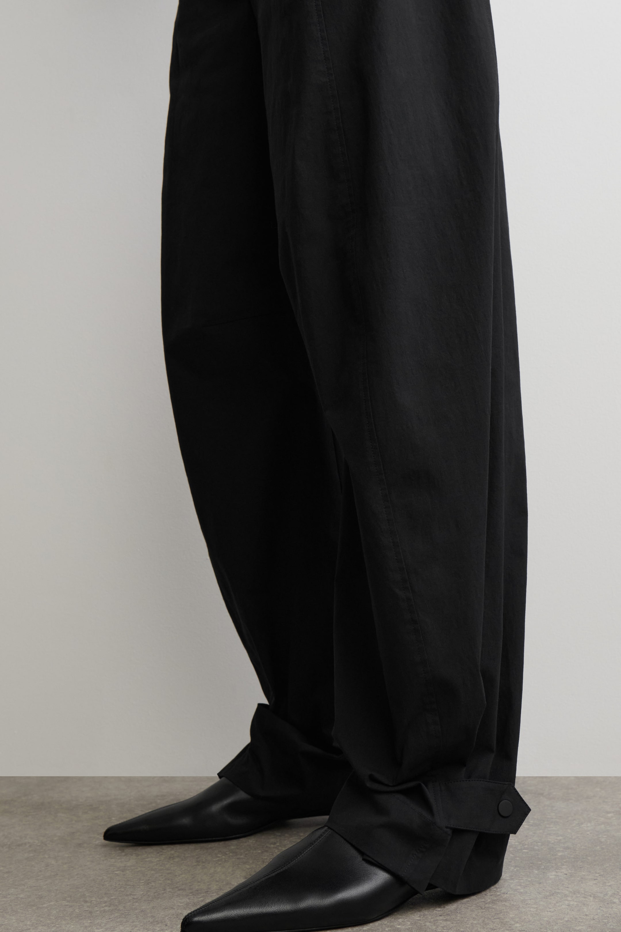 UTILITY BARREL-LEG PANTS