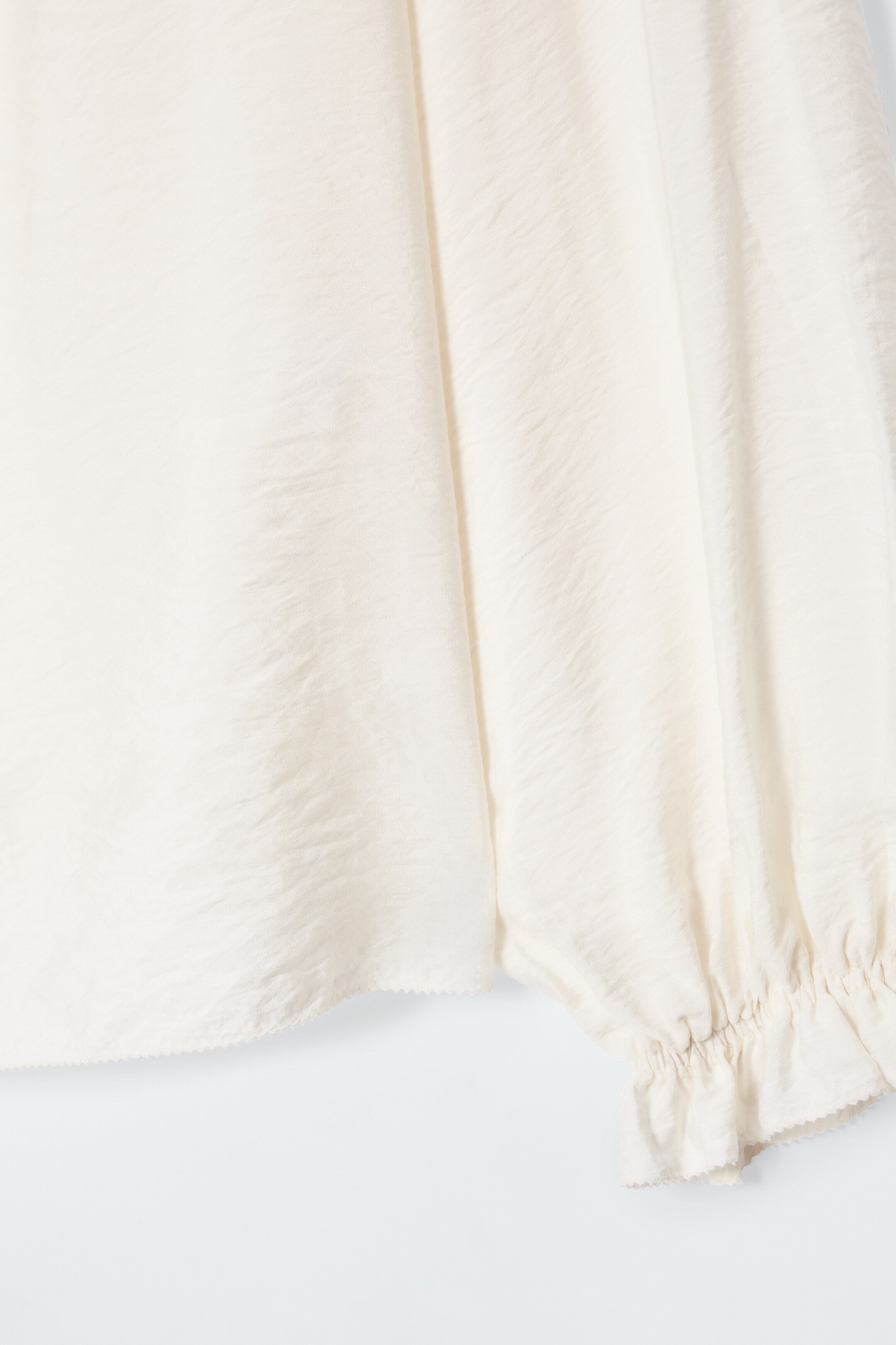 Grösseres Bild ansehen: BLUSE MIT STEHKRAGEN UND RAFFUNGEN - CREMEWEISS - DAMEN | H&M CH 2