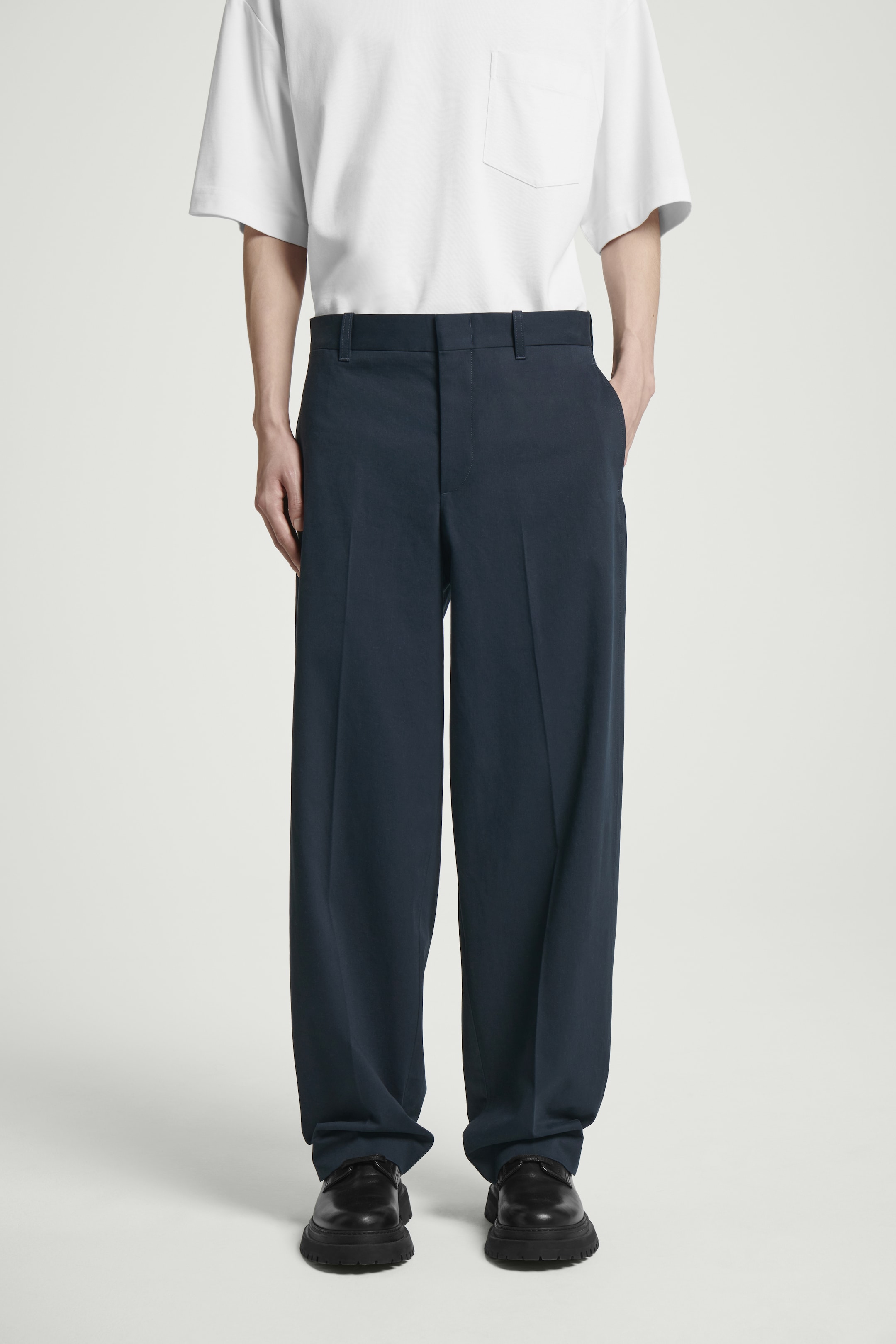 View larger image: RELAXED STRAIGHT-LEG CHINOS - NAVY - Men | H&M GB 4