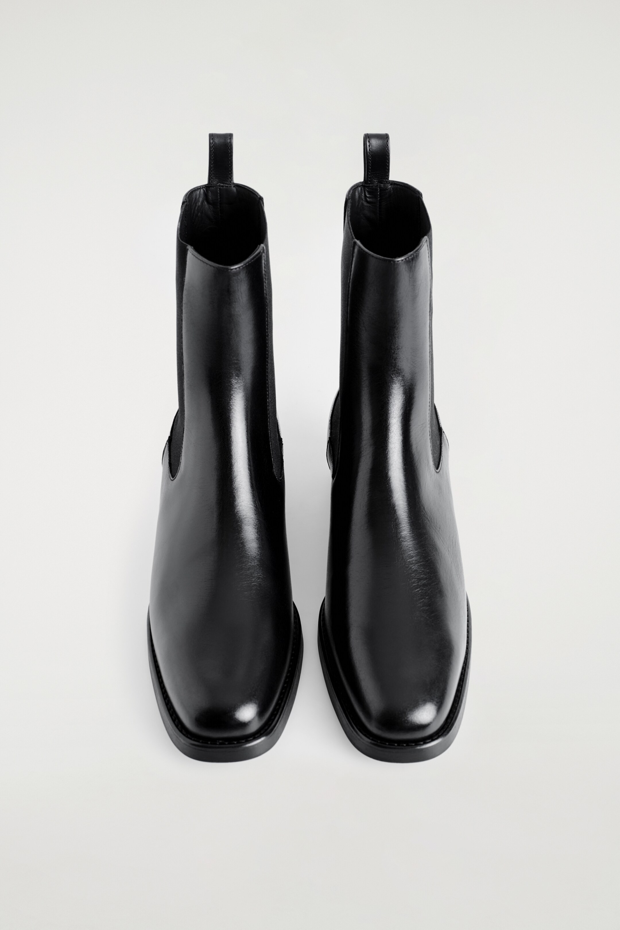 Agrandir l'image: CHELSEA BOOTS EN CUIR - NOIR - FEMME | H&M CH 5