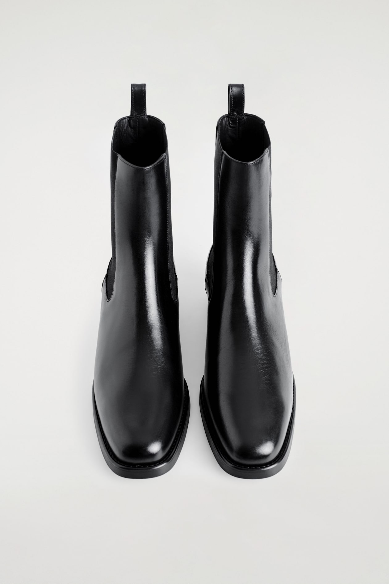 LEATHER CHELSEA BOOTS — BLACK
