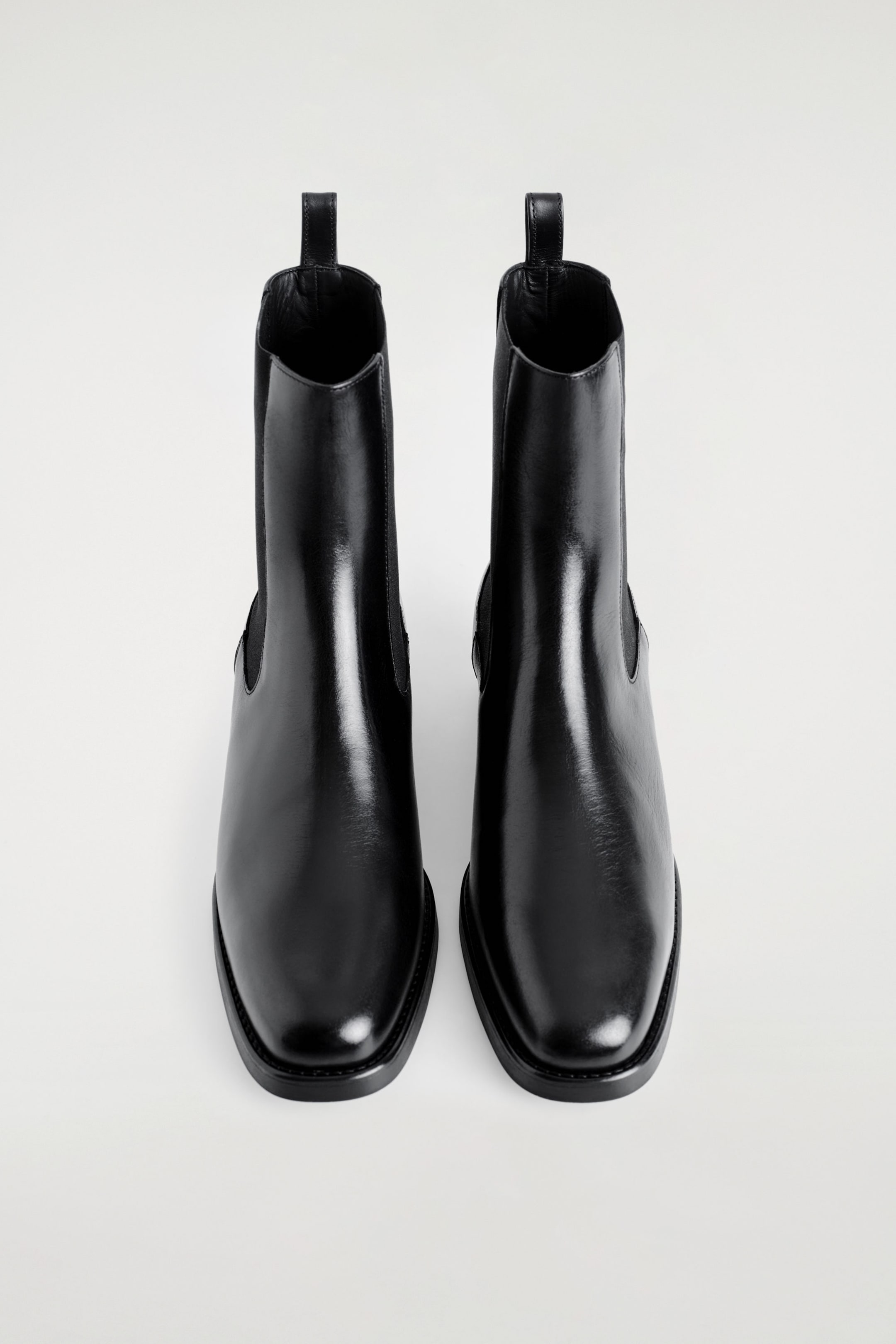 LEATHER CHELSEA BOOTS