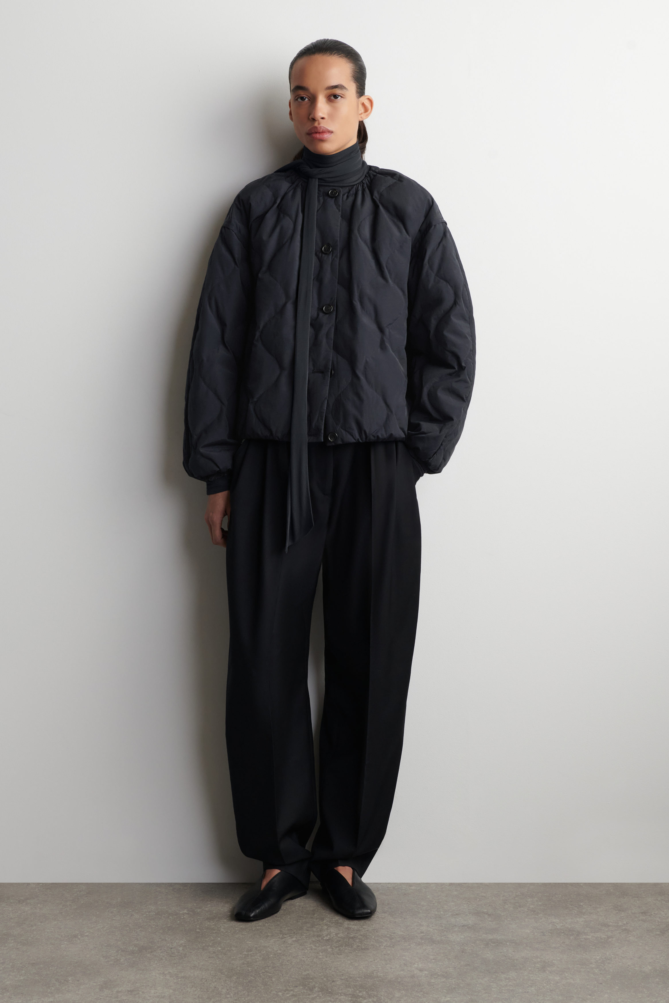 【美品】 COS Down Jacket Navy High Neck DOWN PUFFER JACKET - NAVY | COS DE