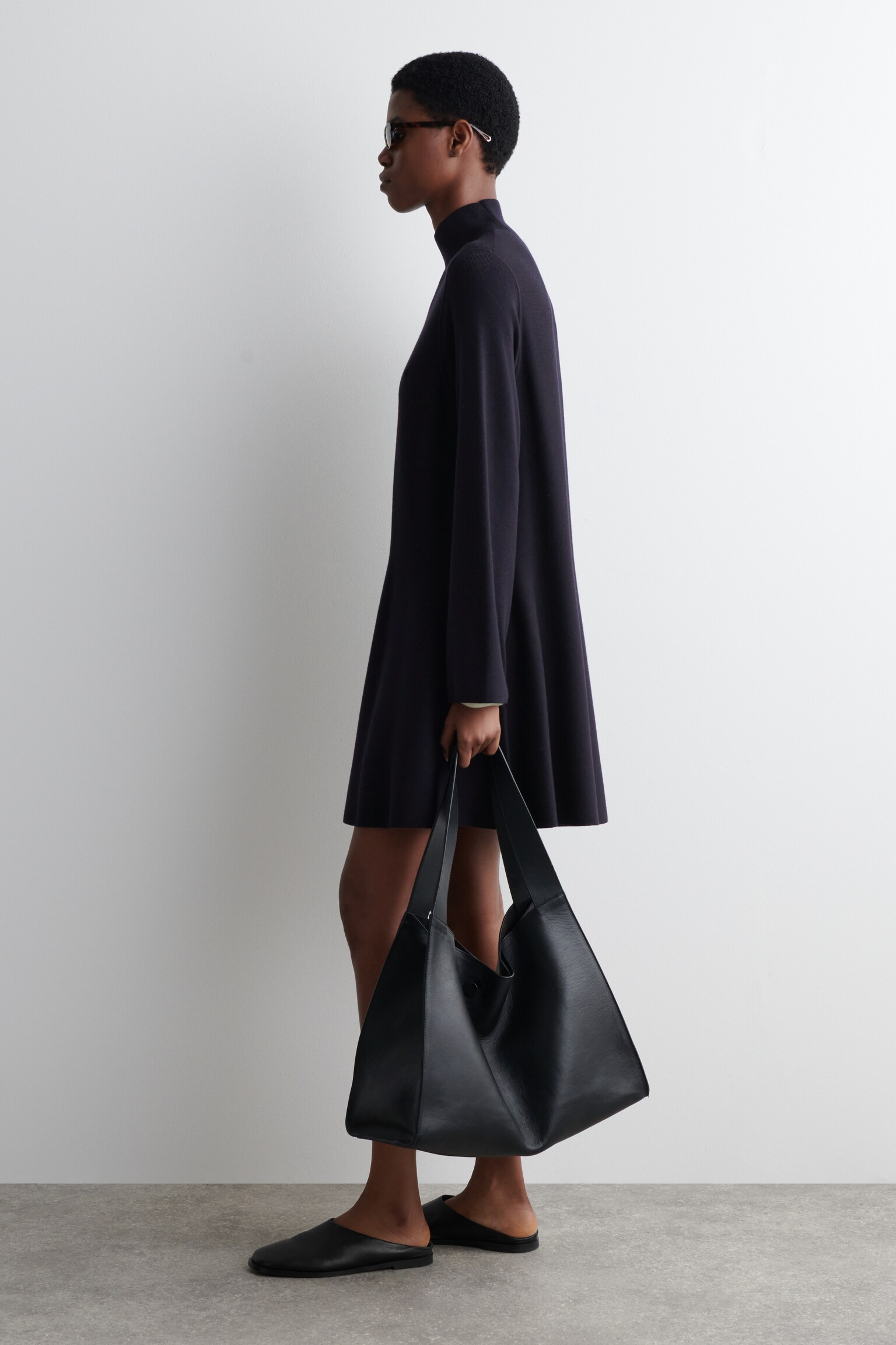 AUSGESTELLTES WOLLKLEID MIT HOHEM KRAGEN - NAVYBLAU - 4