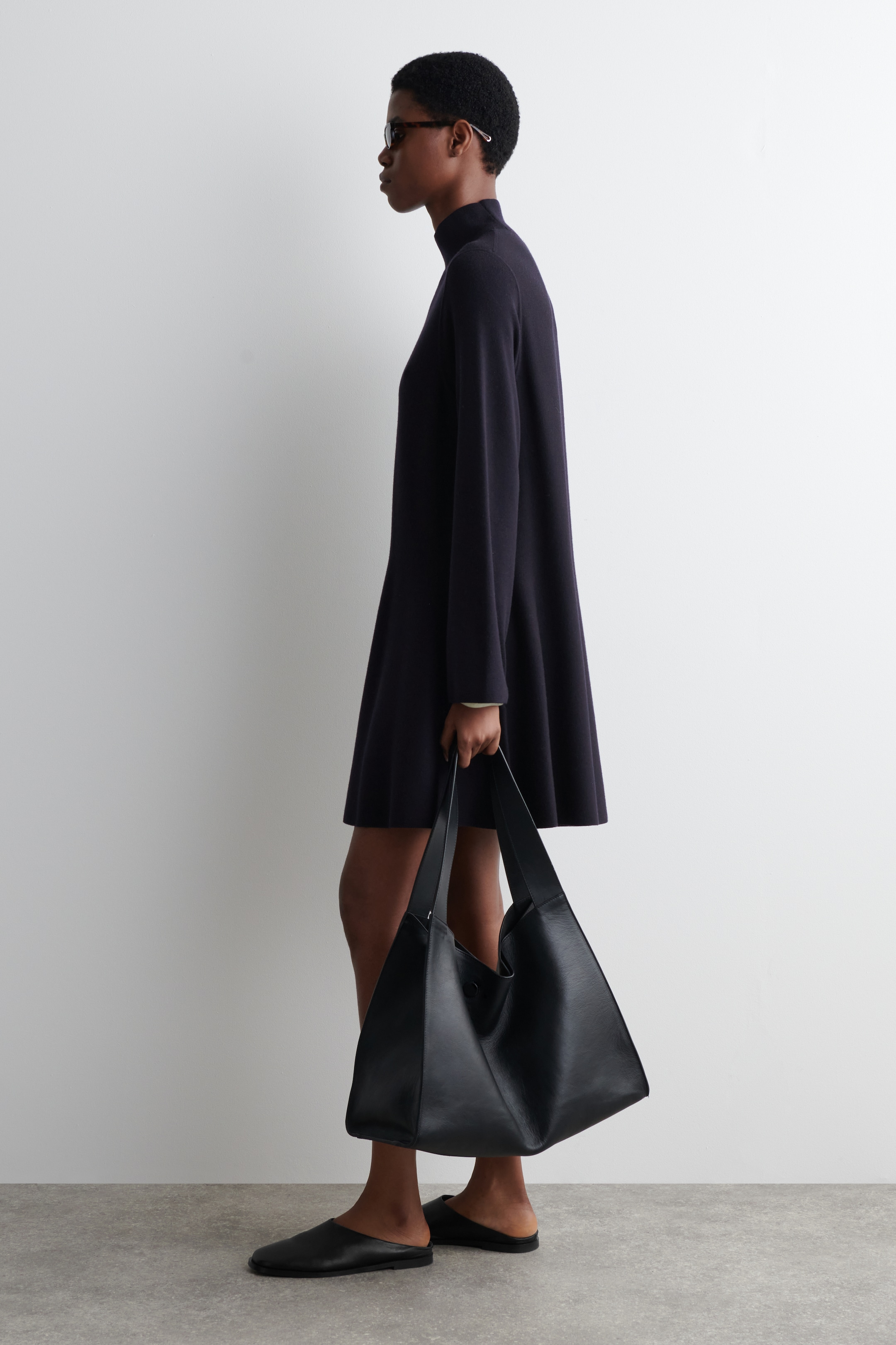 Agrandir l'image: ROBE COURTE ÉVASÉE À COL MONTANT EN LAINE - BLEU MARINE - FEMME | H&M FR 2