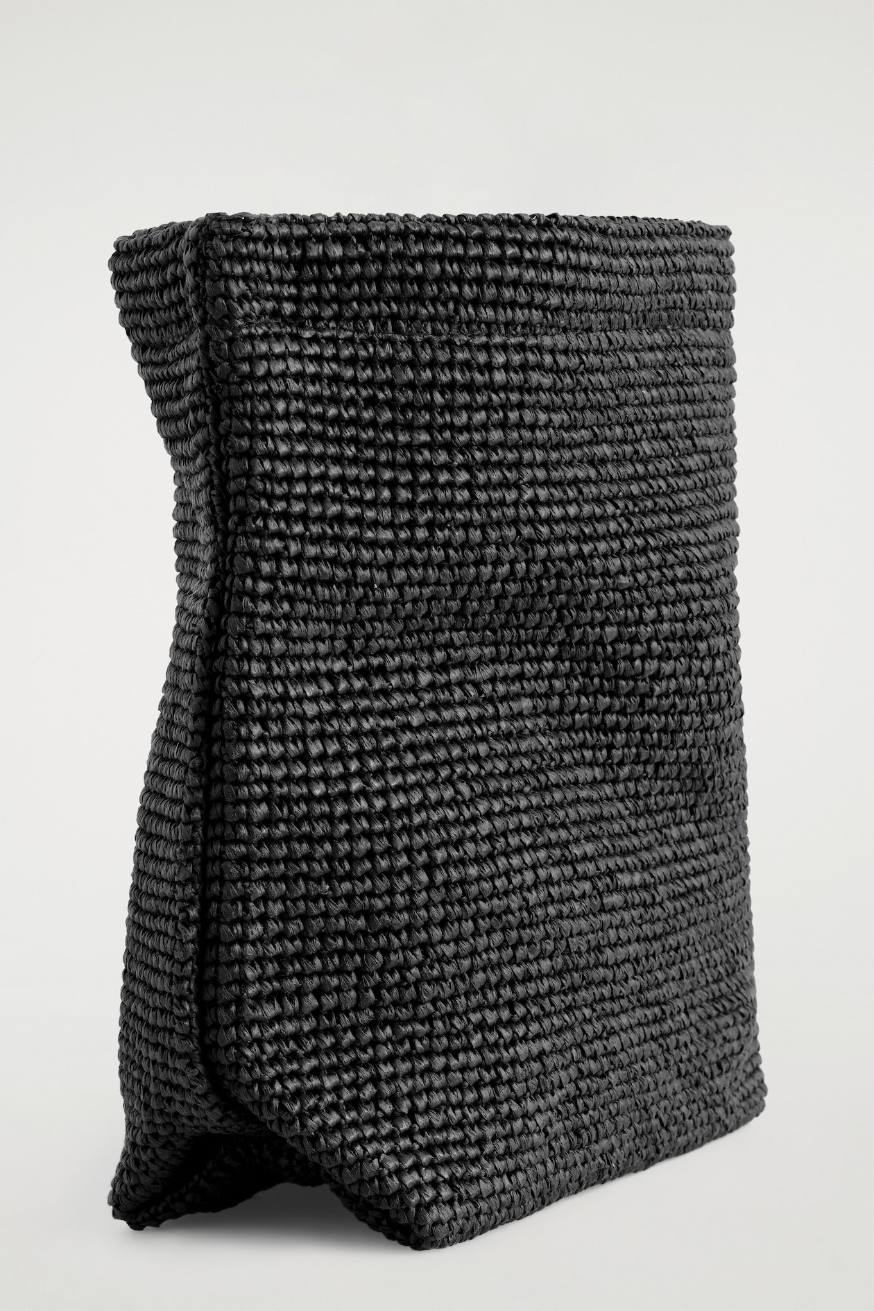 FOLDED CLUTCH BAG - STRAW — BLACK