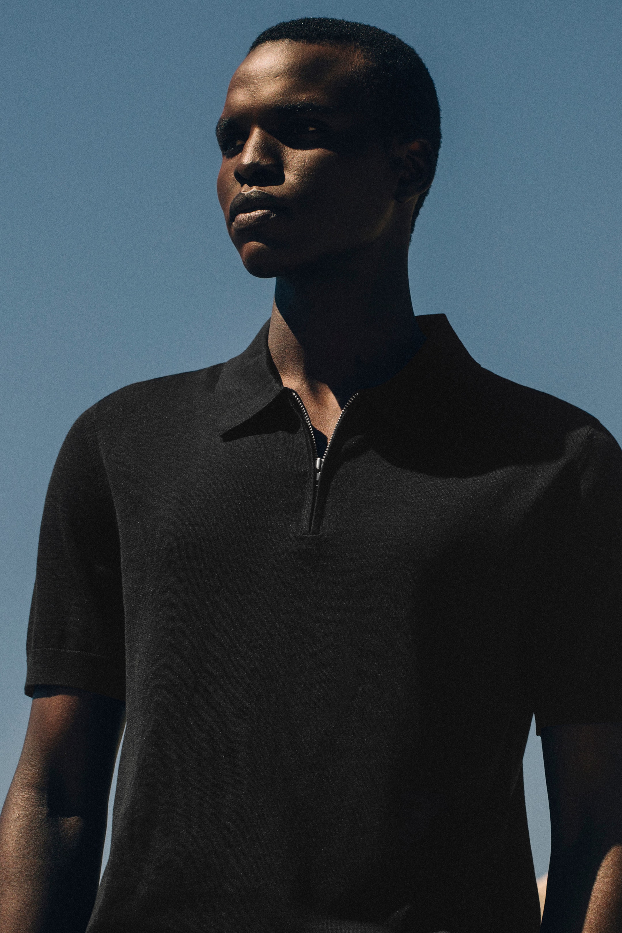 SLIM KNITTED SILK ZIPUP POLO SHIRT