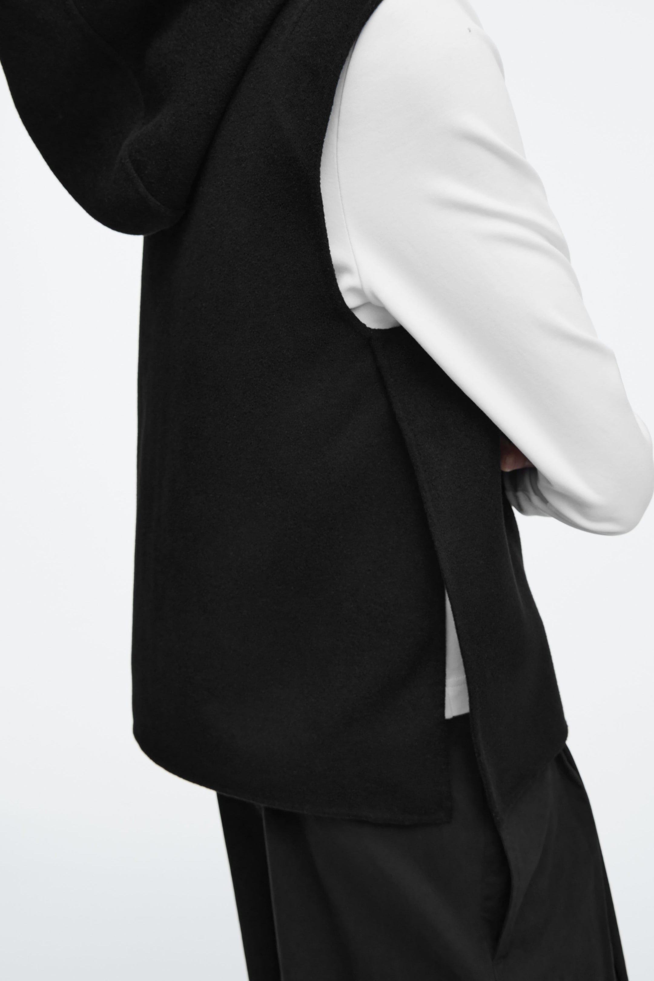 DOUBLE-FACED HYBRID HOODED VEST