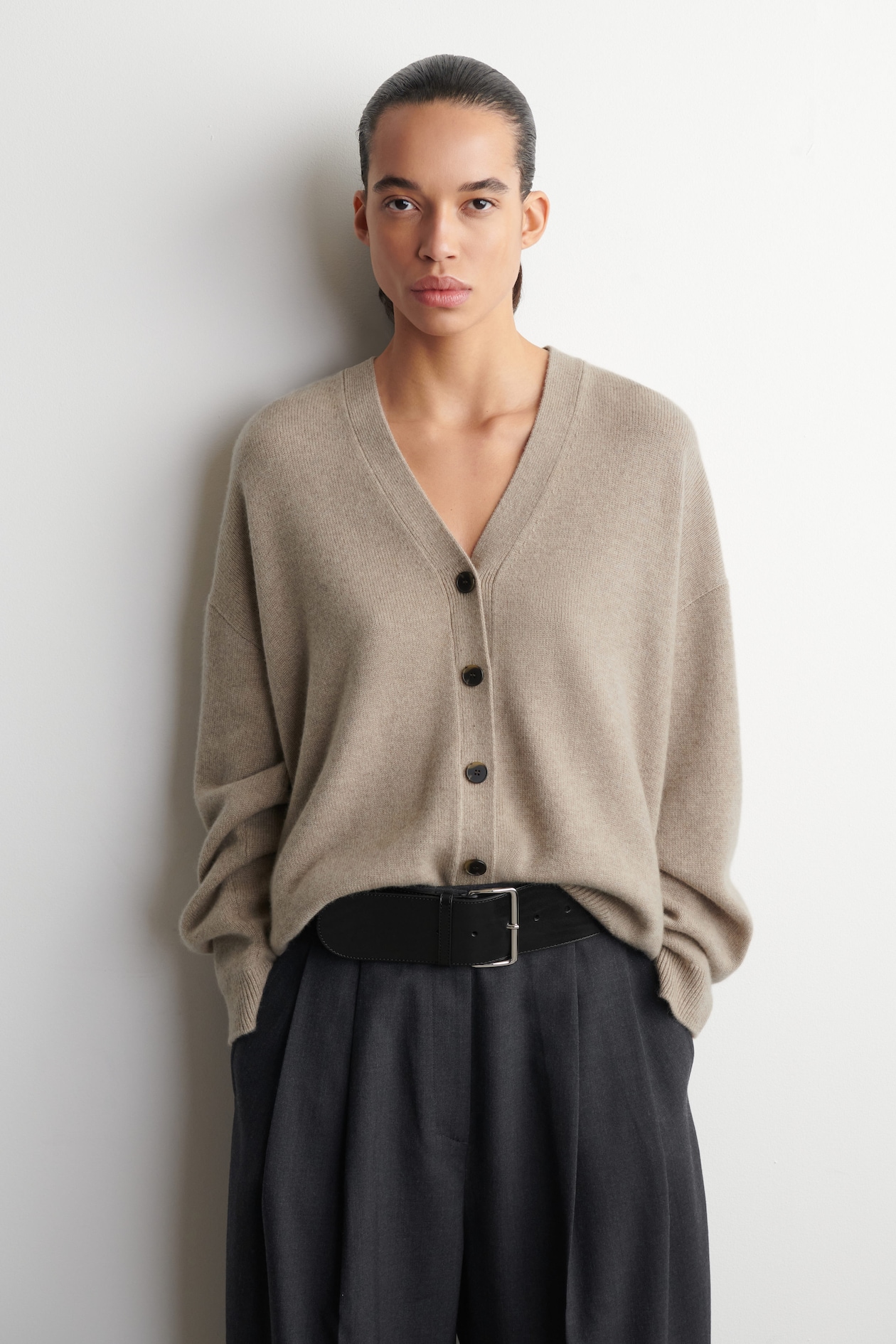 CASHMERE V-NECK CARDIGAN — BEIGE