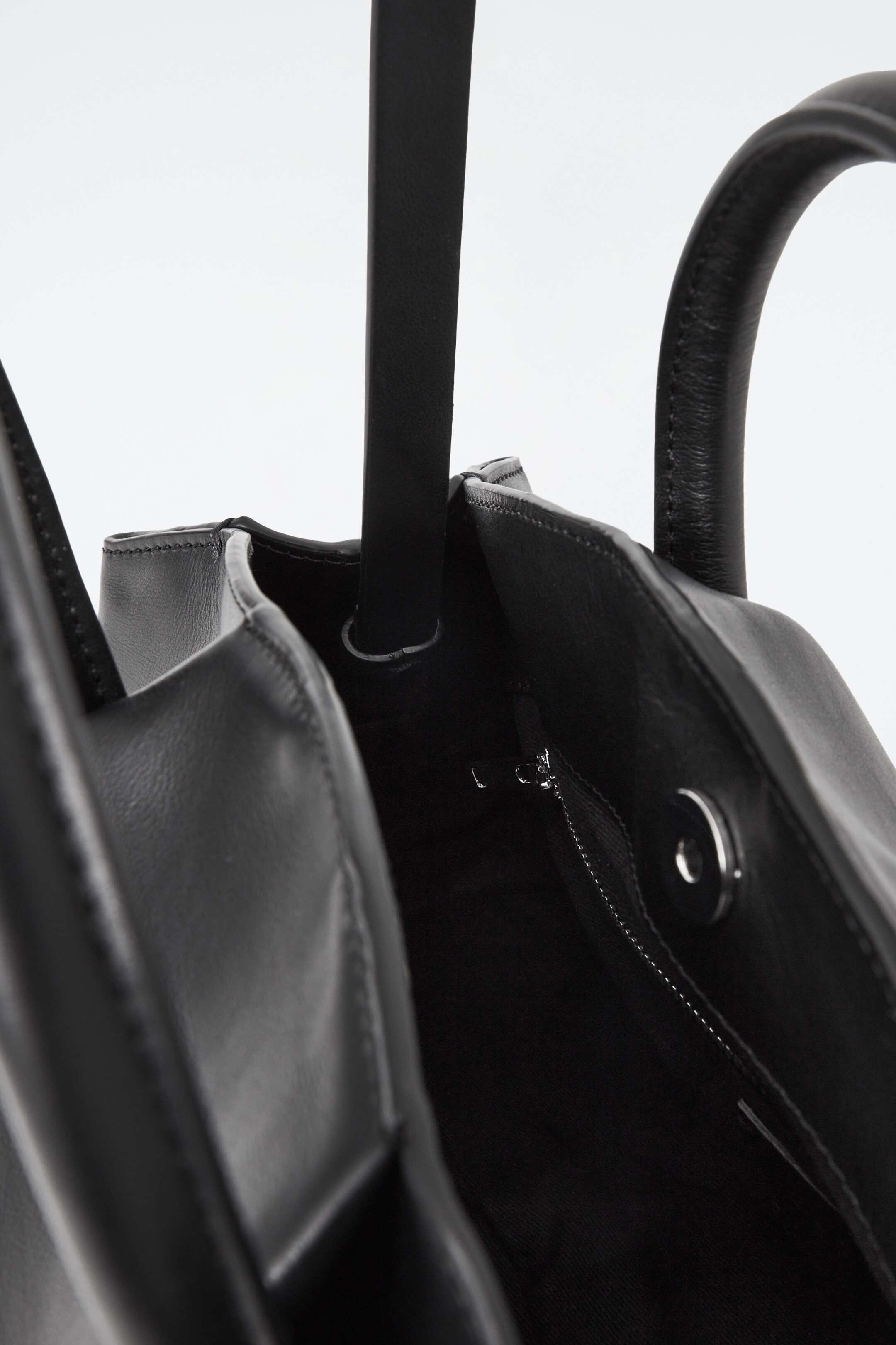 Se større billede: FOLD SHOULDER BAG - LEATHER - SORT - DAME | H&M DK 3