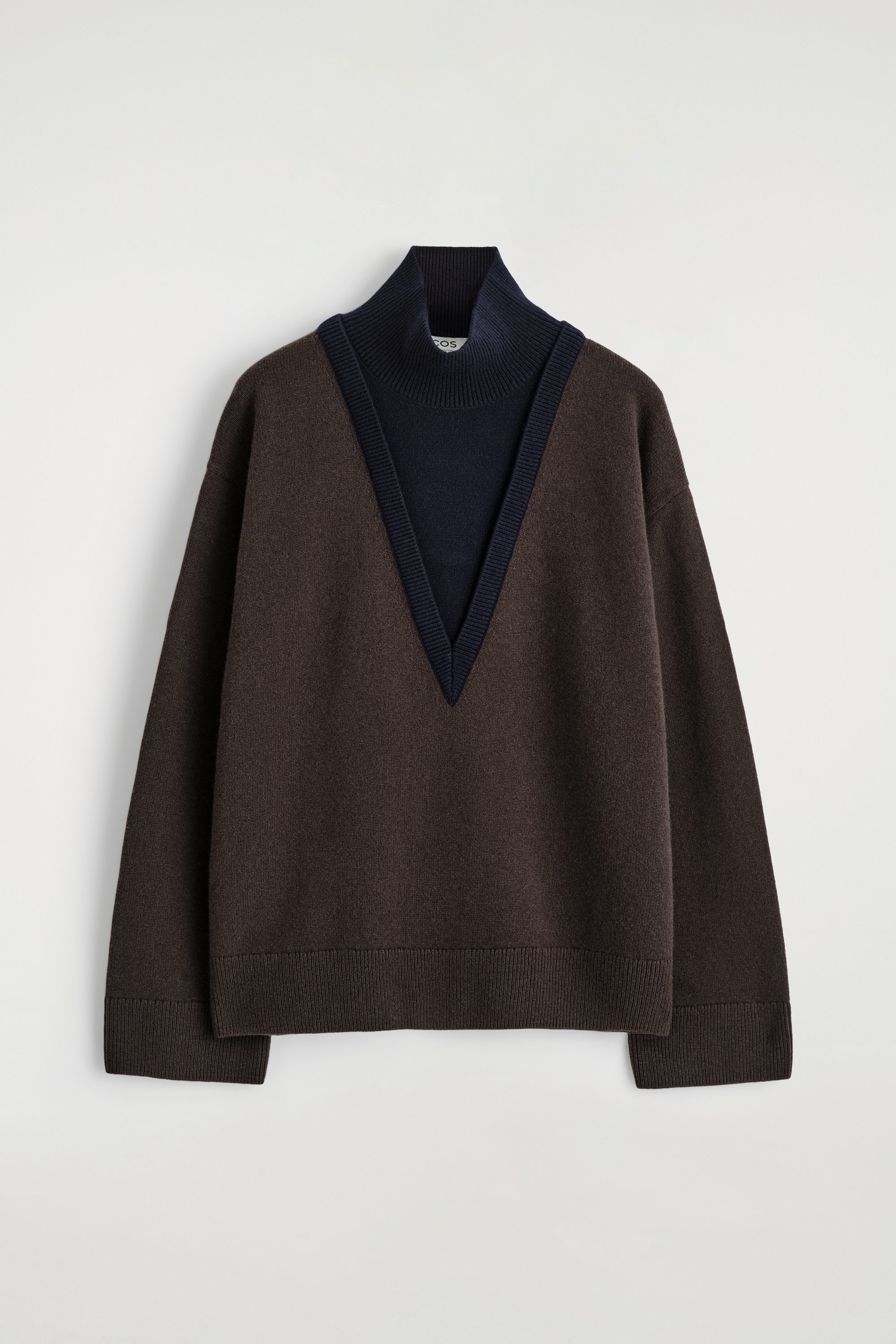 LAYERED MERINO WOOL TURTLENECK SWEATER - BROWN / NAVY | COS US