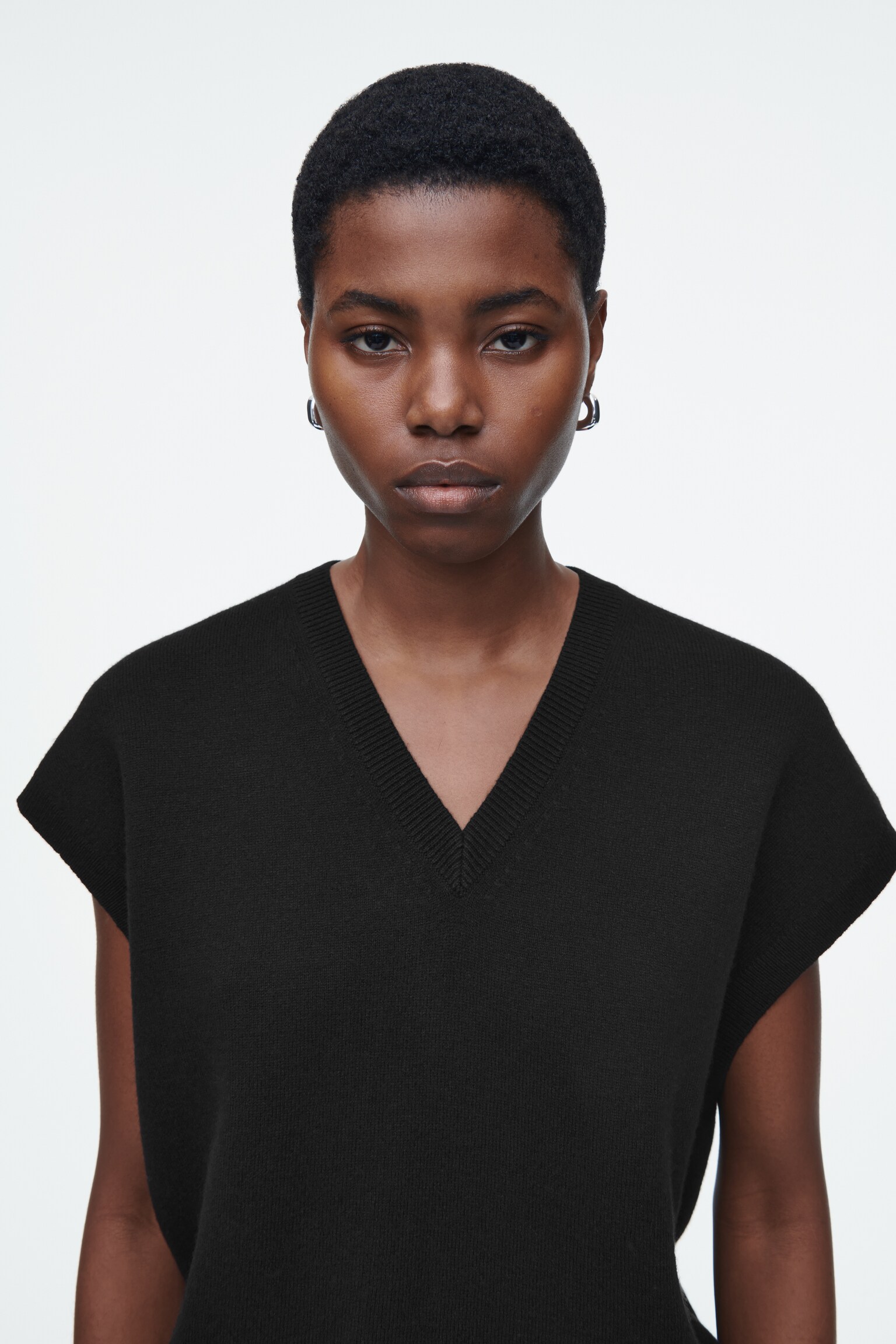 DOUBLE-FACED WOOL V-NECK VEST - BLACK/GREY MÉLANGE - 6