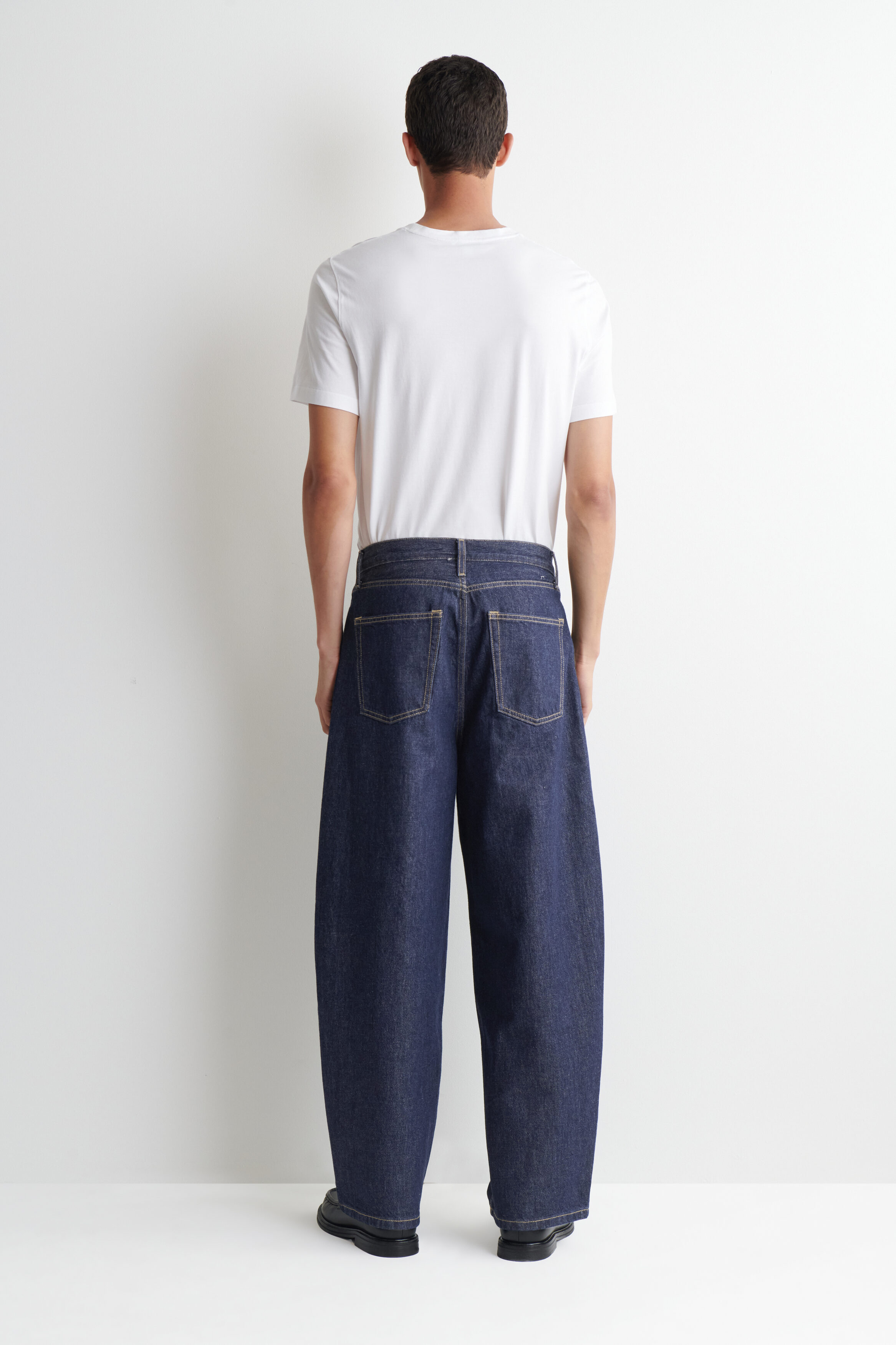 MALLOW RELAXED-FIT BARREL-LEG JEANS - thumbnail 5