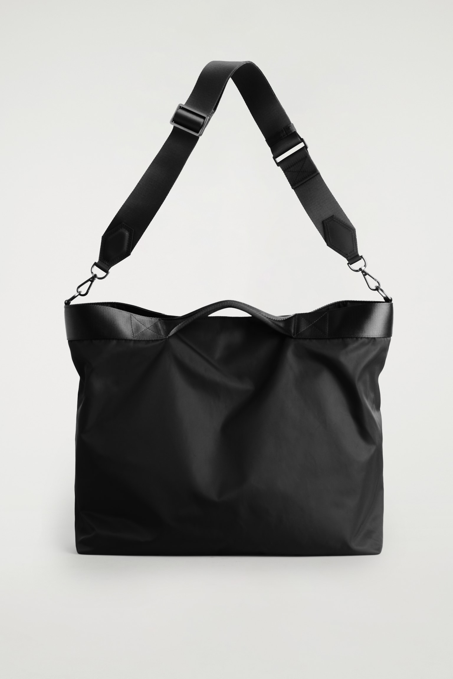 PURSUIT MESSENGER BAG - NYLON - SCHWARZ - 2