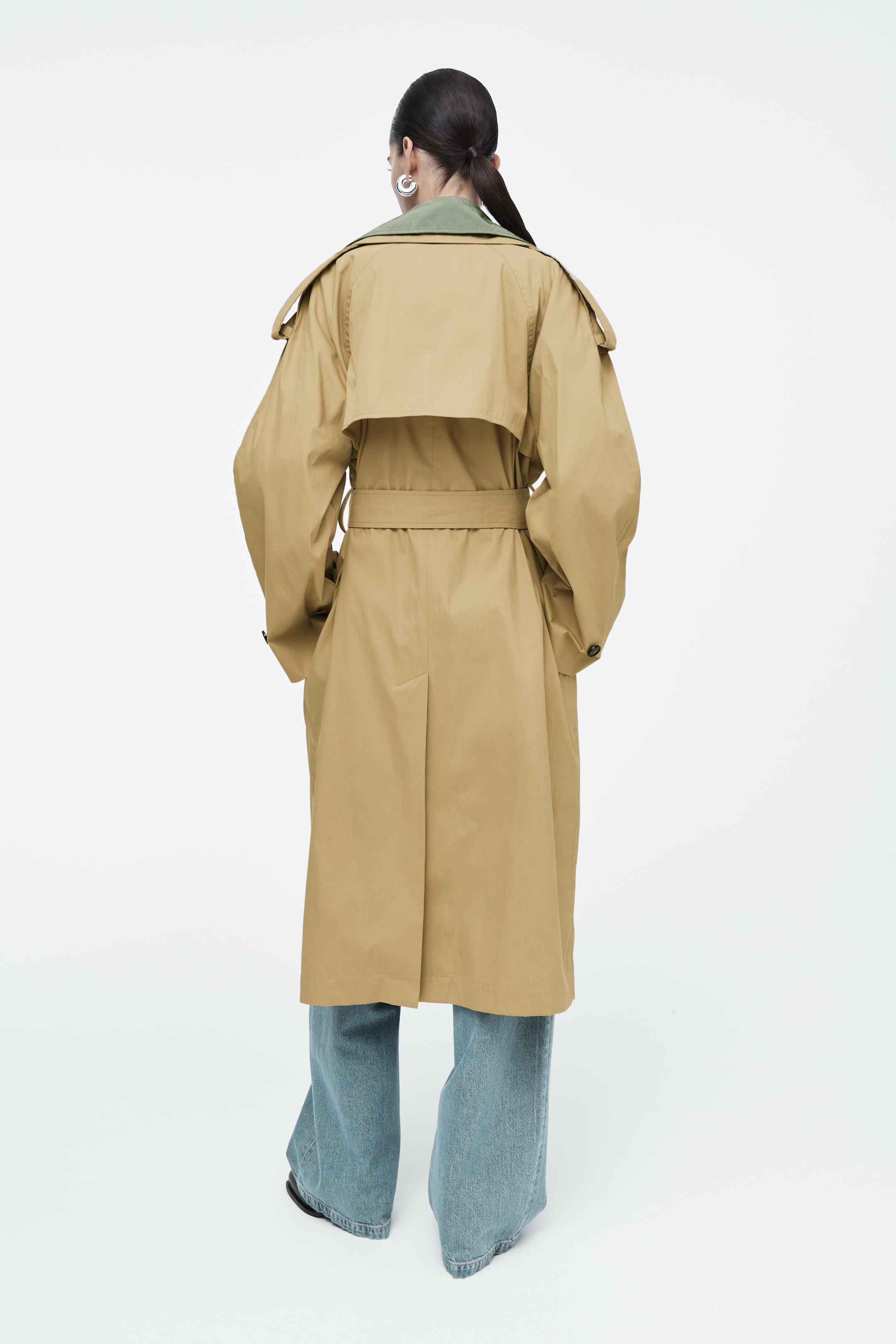 Grösseres Bild ansehen: MEHRLAGIGER DOPPELREIHIGER TRENCHCOAT - BEIGE/KHAKI - DAMEN | H&M CH 4