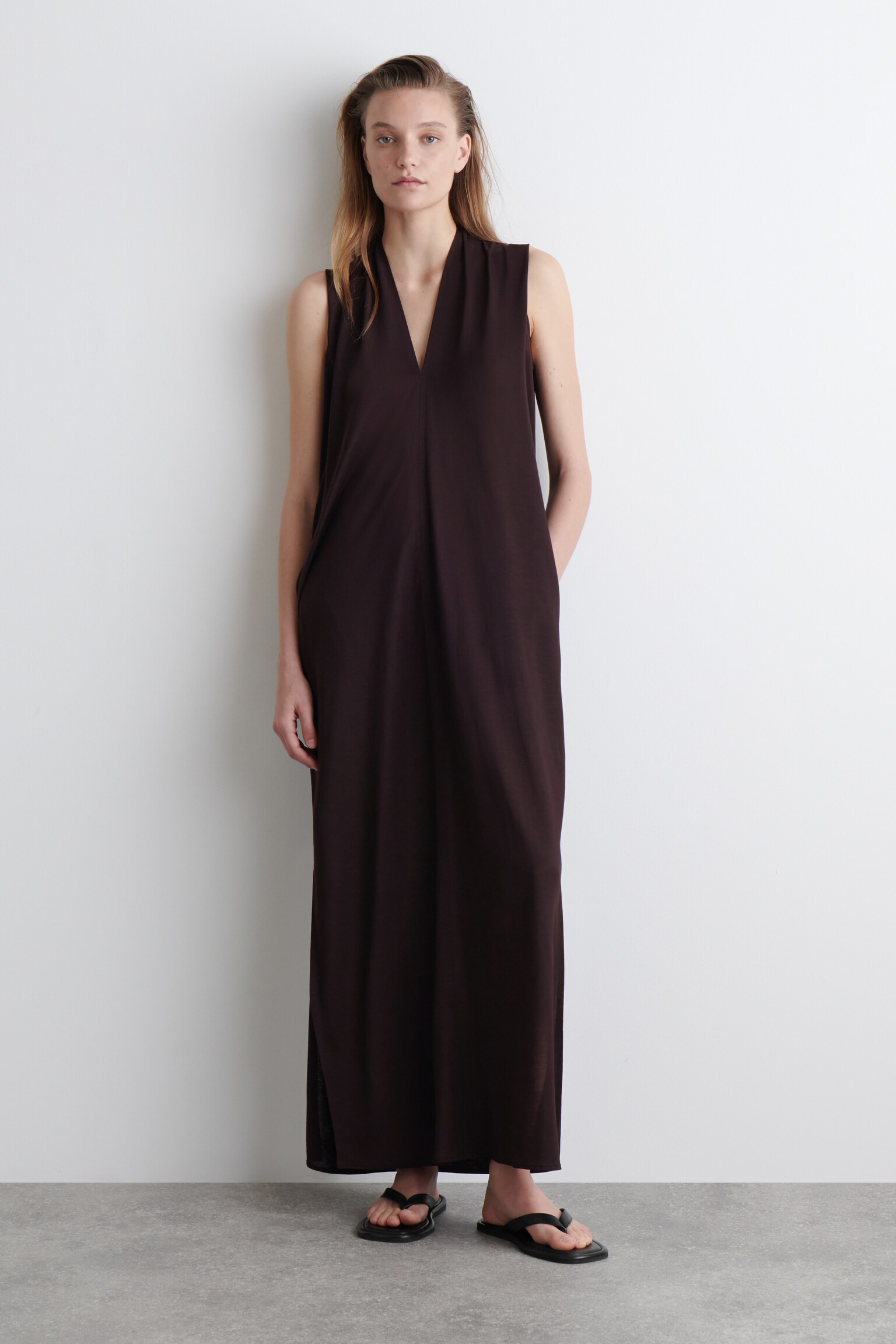 ABITO MAXI DRAPPEGGIATO CON SCOLLO A V - MARRONE SCURO