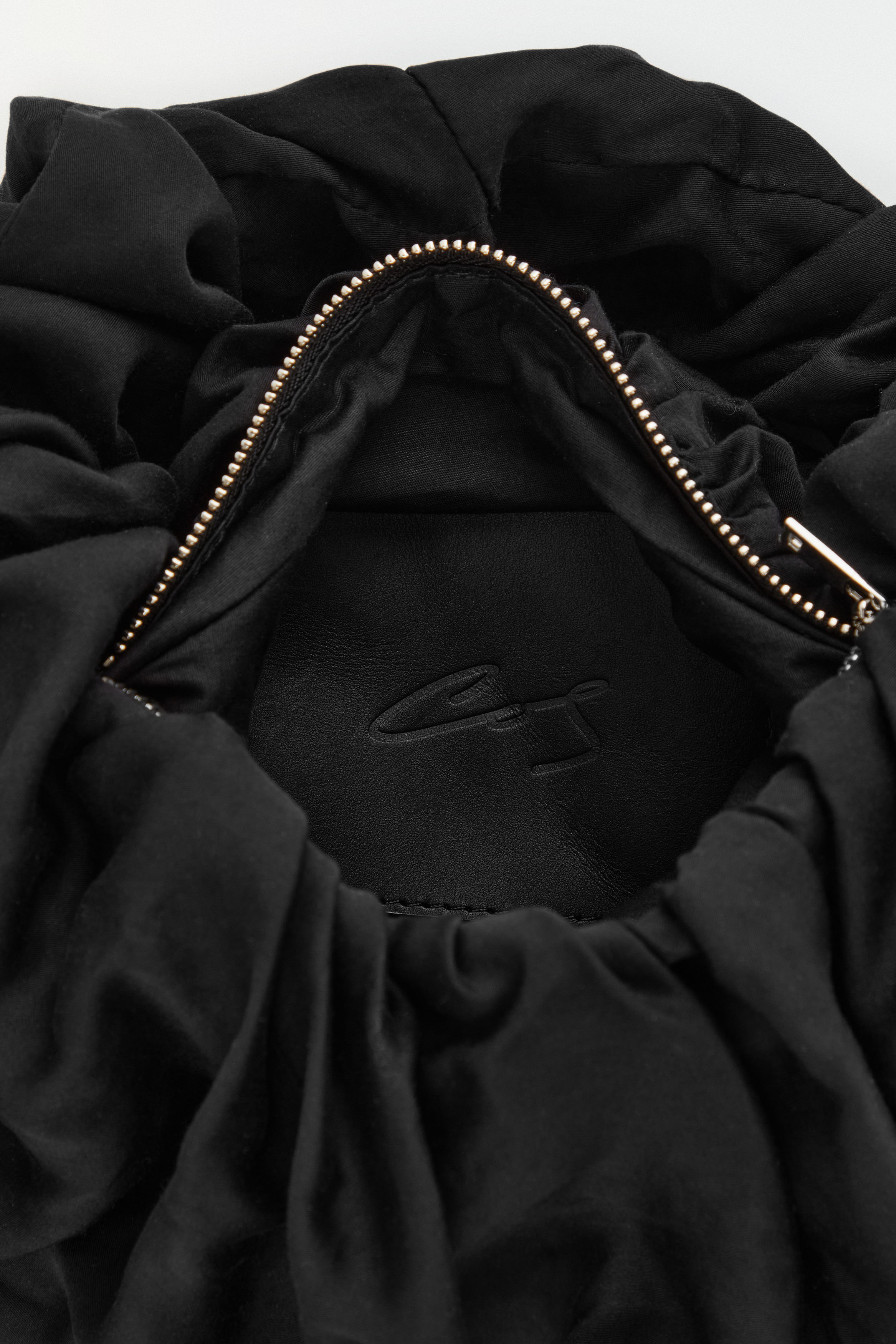 ★送料・関税込★COS★COS THE SCRUNCHIE SHOULDER BAG★ THE SCRUNCHIE SHOULDER BAG - BLACK | COS