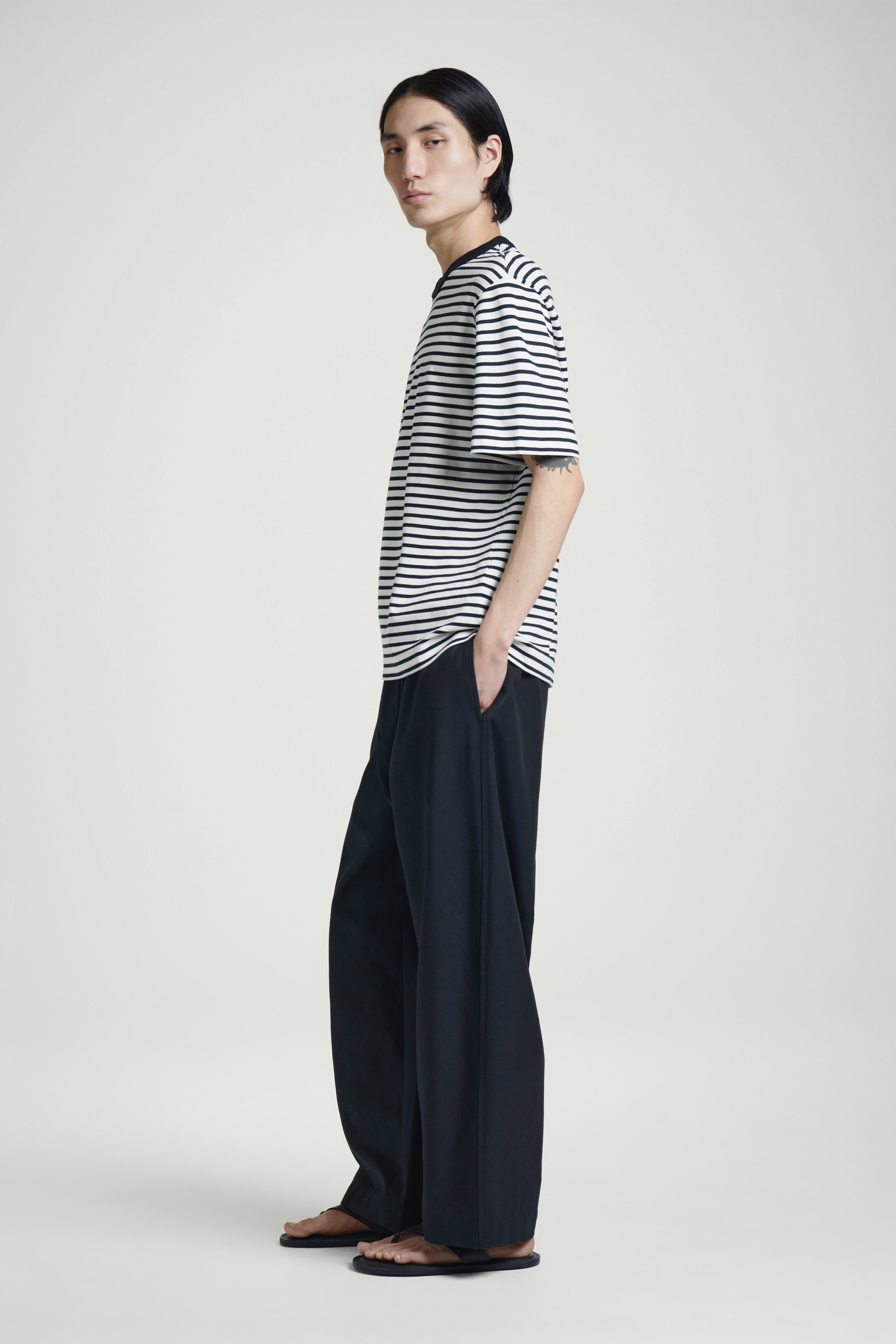 Ingrandisci l'immagine: INTERLOCK COTTON CREW-NECK T-SHIRT - NAVY / STRIPED - UOMO | H&M CH 3