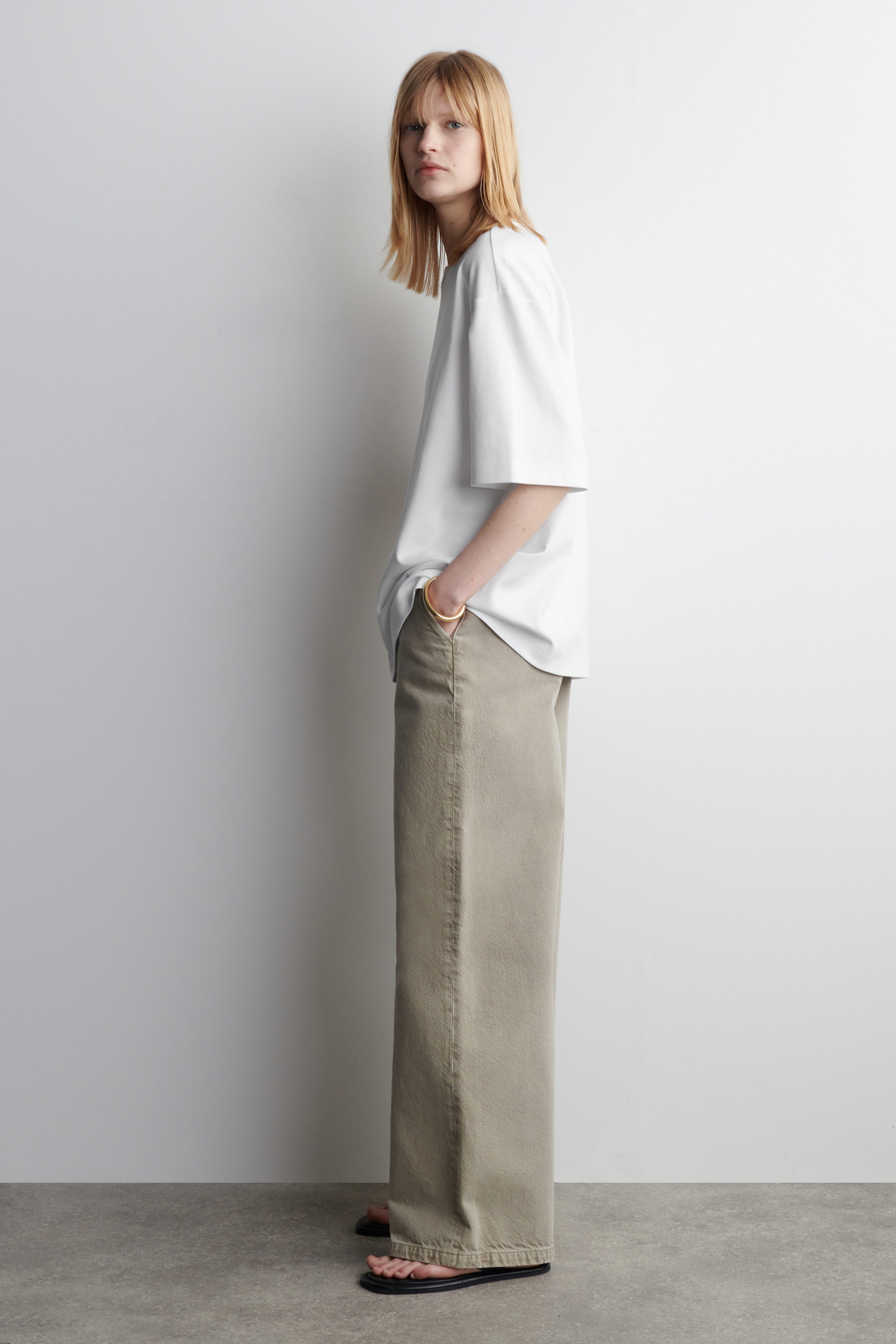BAWEŁNIANY T-SHIRT OVERSIZE
