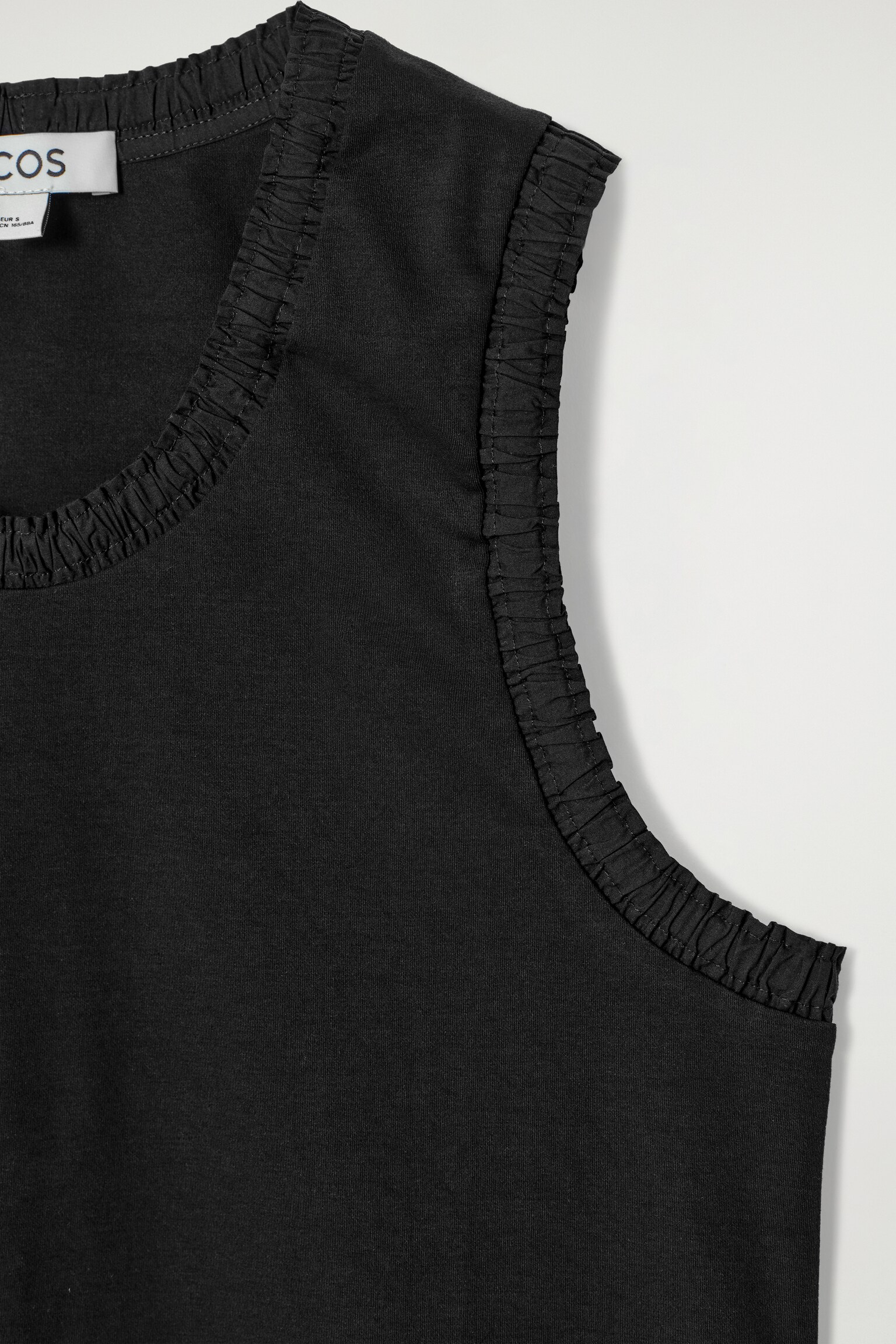 TOP DE ALGODÓN CON FRUNCIDOS - NEGRO/ROJO/CRUDO - 5