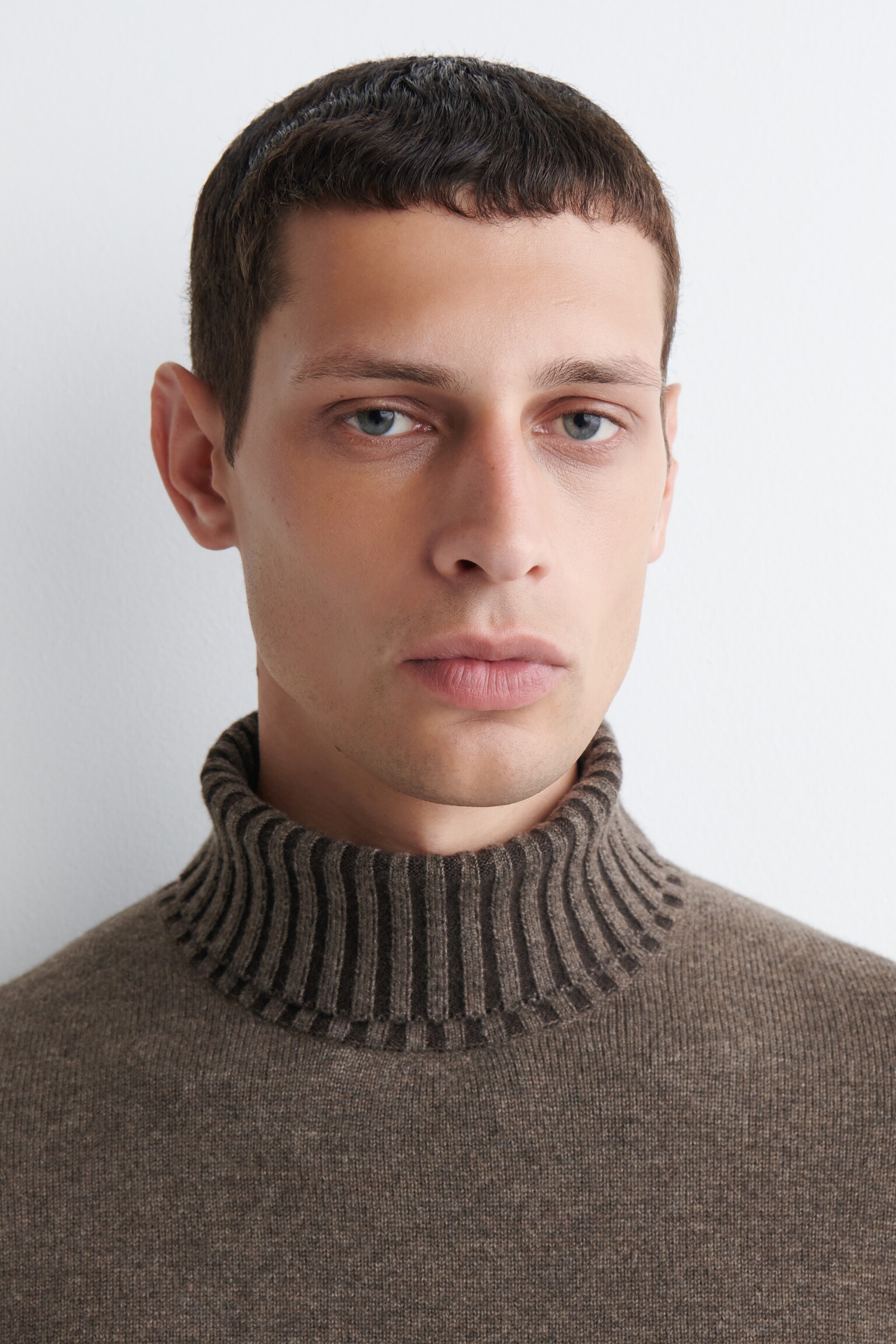 MERINO-CASHMERE ROLL-NECK JUMPER - BROWN MÉLANGE - 6