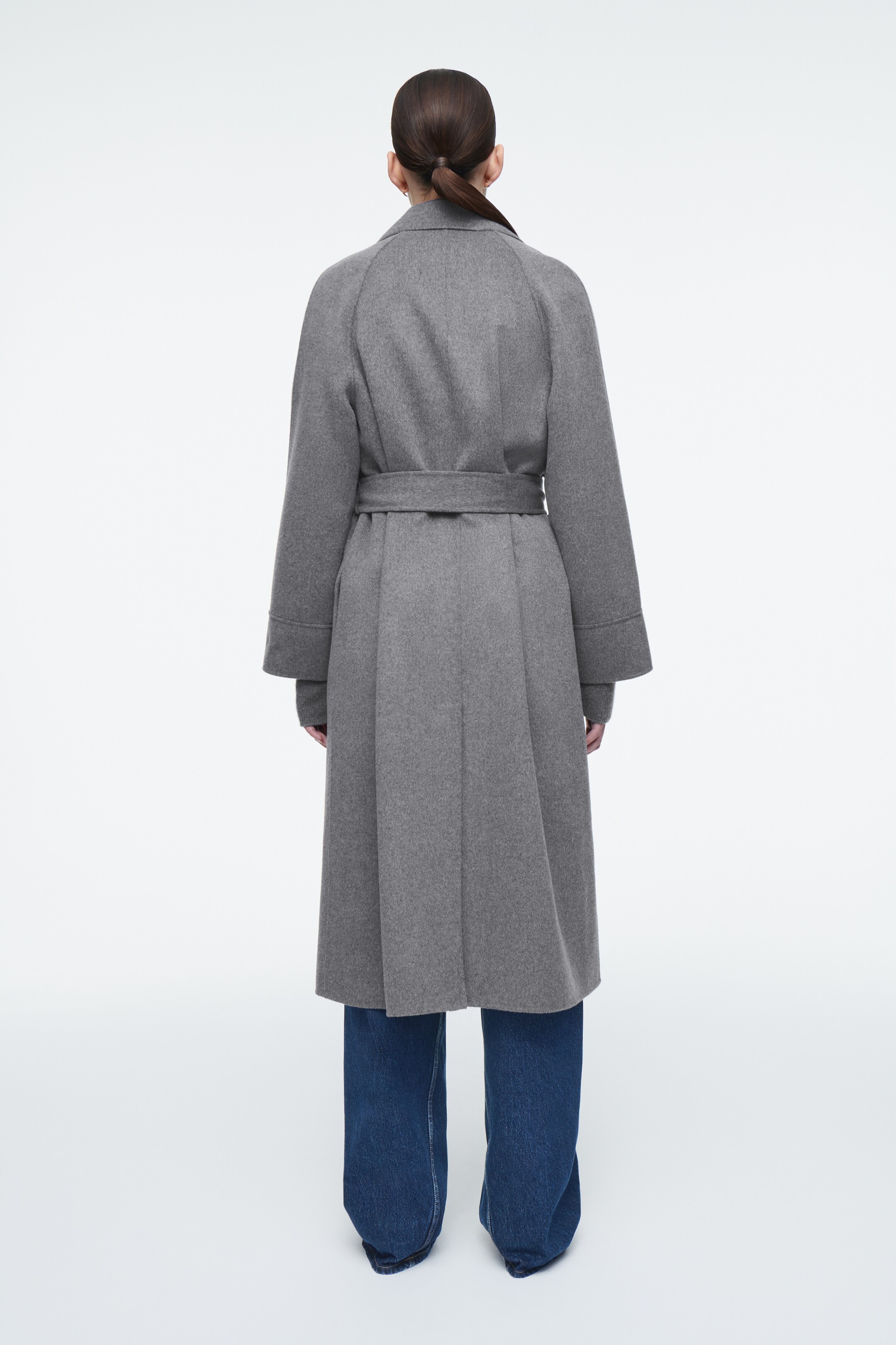 Visa större bild: DUBBELSIDIG KAPPA I ULL MED SKÄRP - GRÅ - DAM | H&M FI 5
