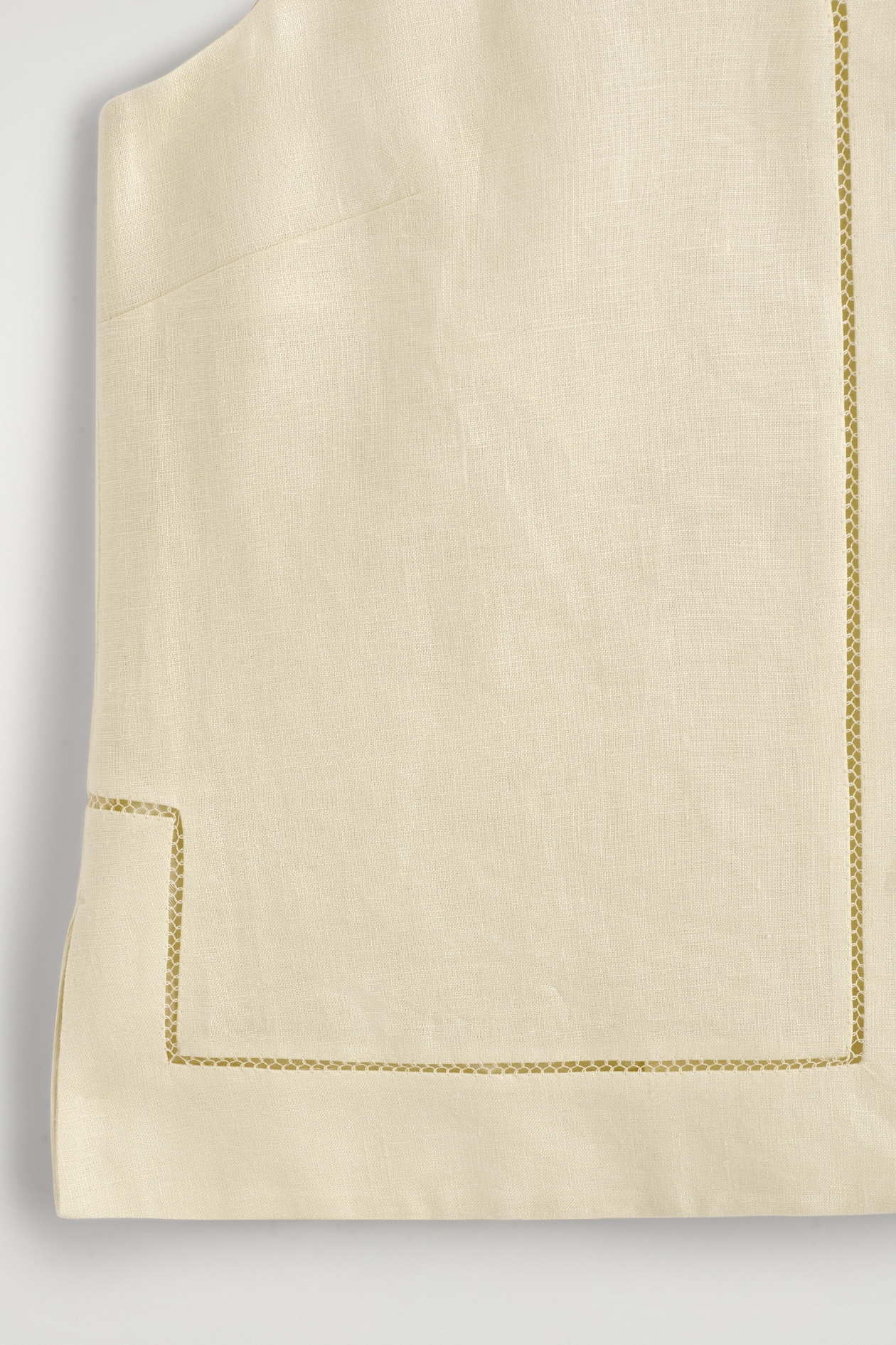 EMBROIDERED-DETAIL LINEN WAISTCOAT — BUTTER YELLOW