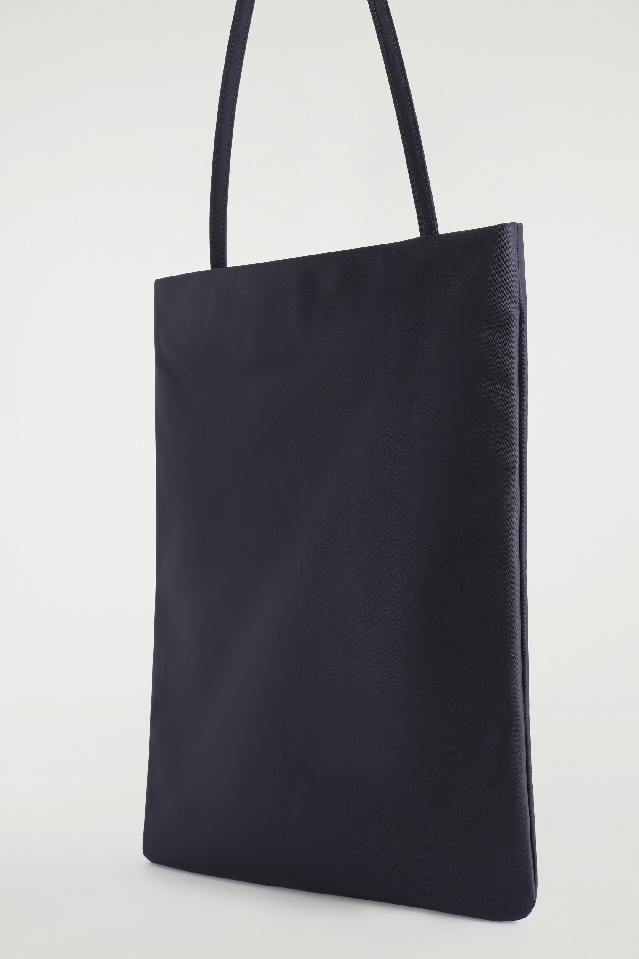 Grösseres Bild ansehen: ARCHIVE TOTE BAG - NYLON - NAVYBLAU - DAMEN | H&M CH 4