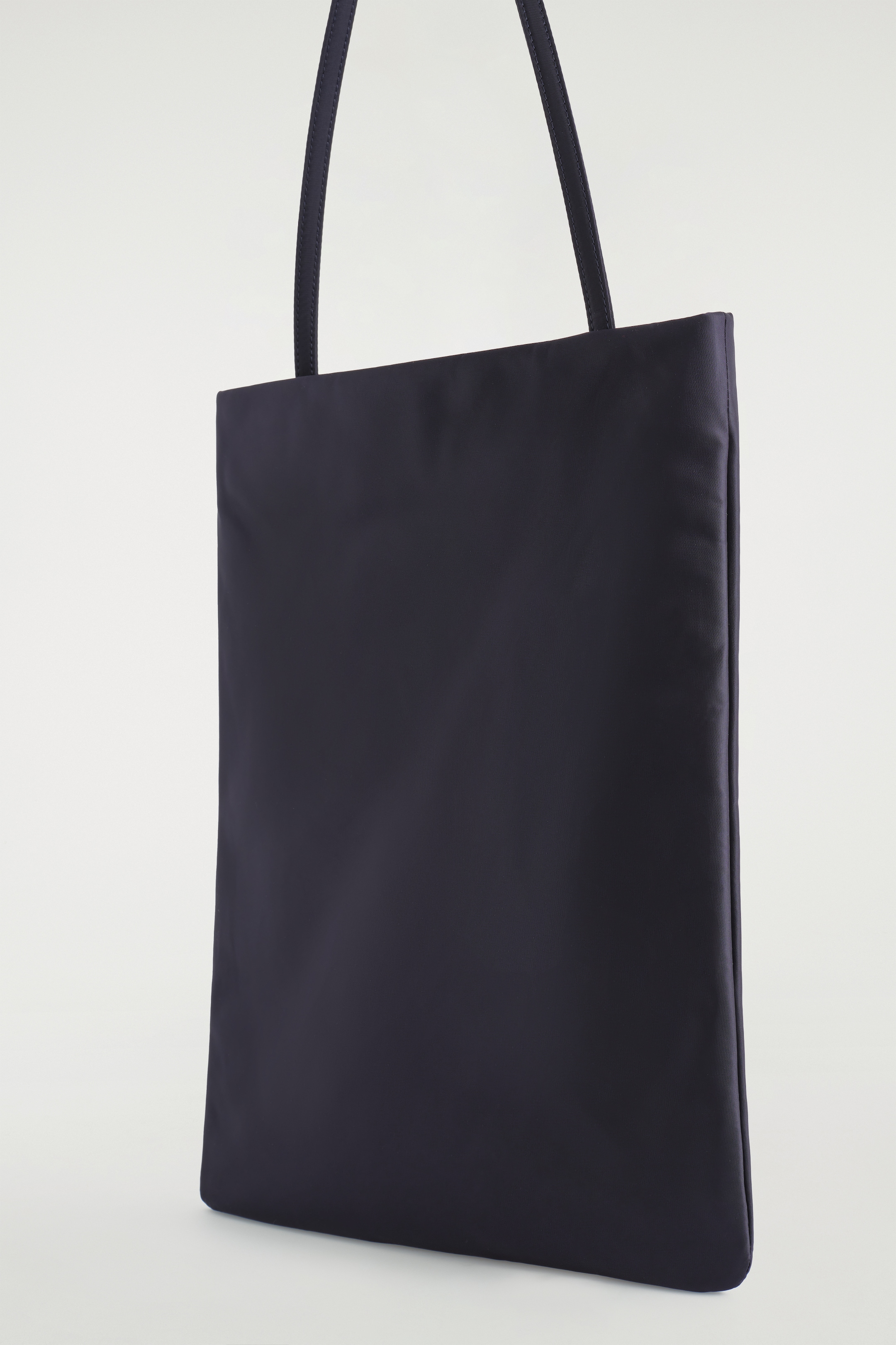 Visualizza immagine più grande: BORSA TOTE ARCHIVE IN NYLON - BLU NAVY - DONNA | H&M IT 5