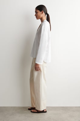 BUTTON-DETAIL LINEN V-NECK SHIRT — WHITE 3