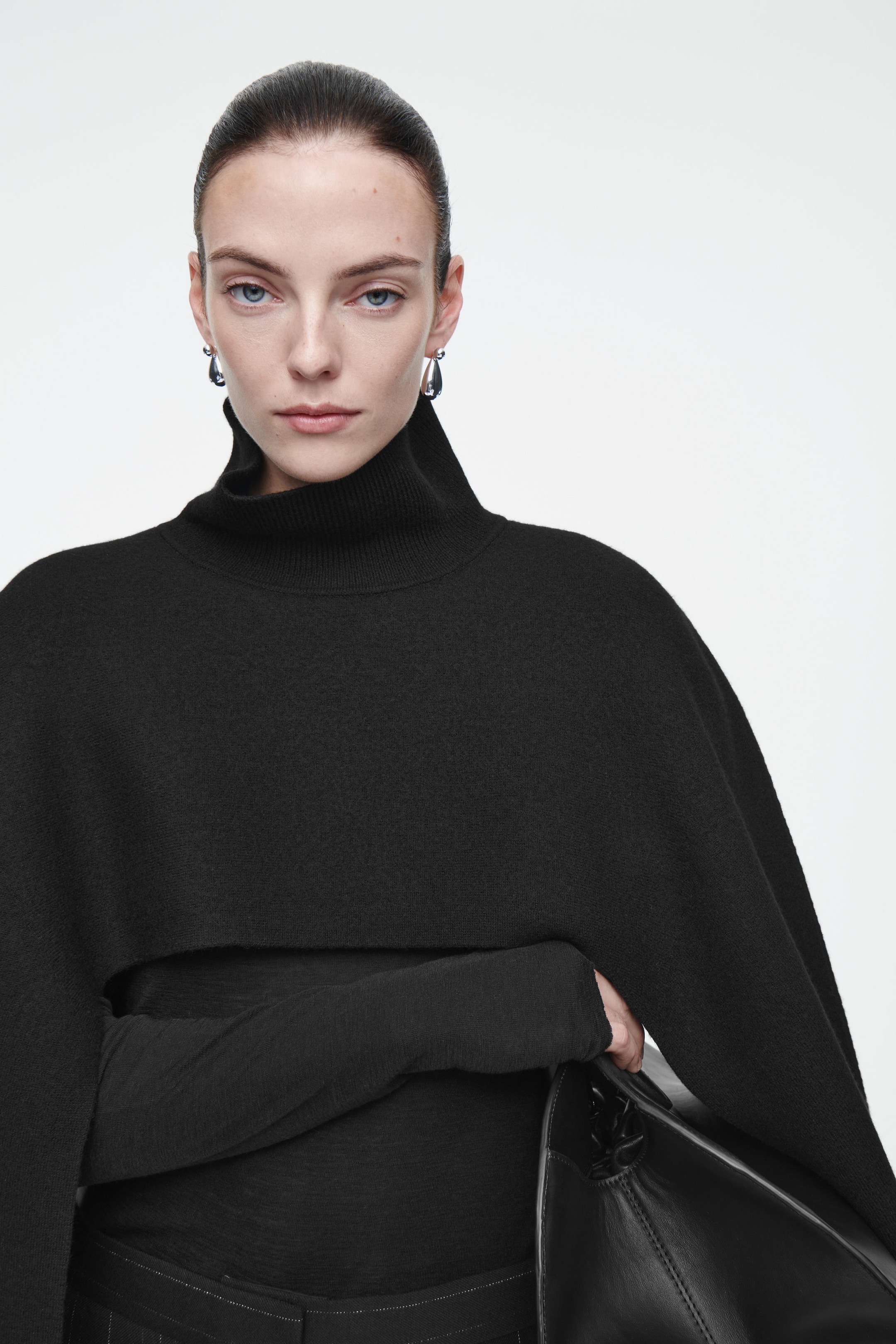 CAPE HYBRIDE COURTE EN LAINE BOUILLIE