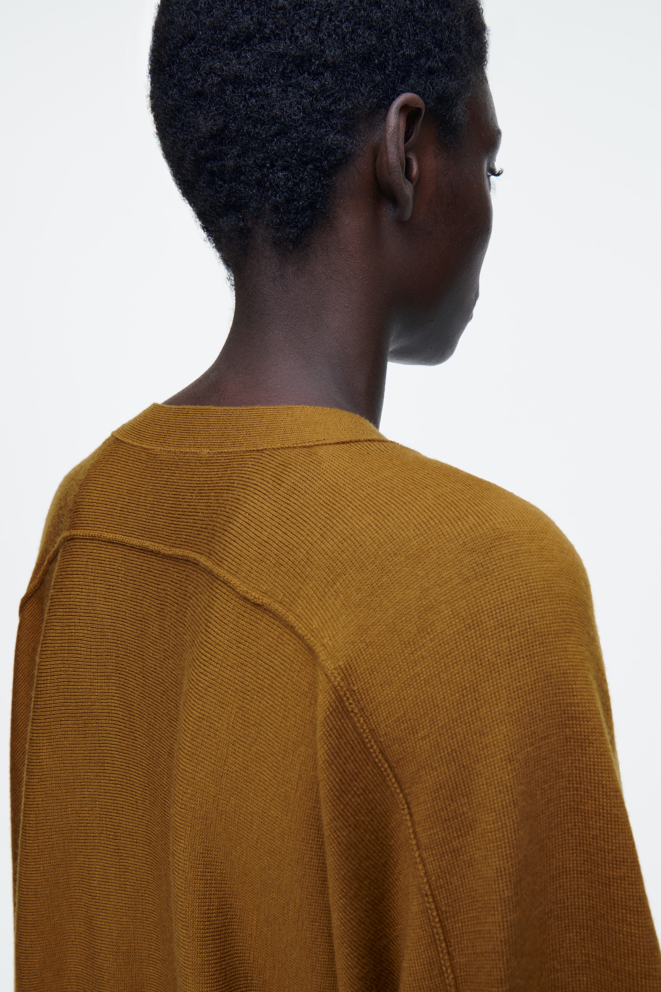 Ver imagen más grande: CÁRDIGAN DE LANA MERINO CON MANGA MURCIÉLAGO - OCRE - MUJER | H&M ES 6