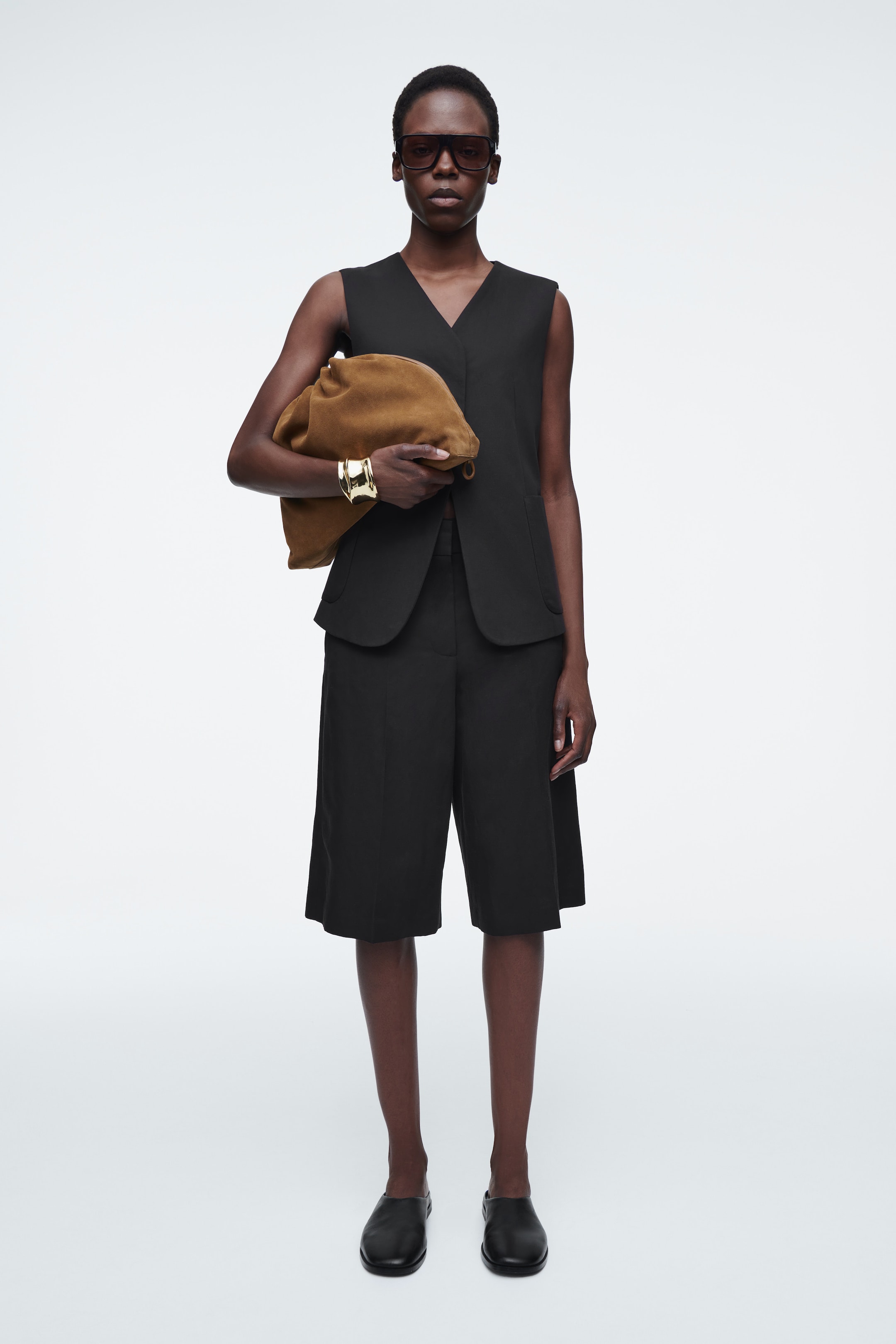 Grösseres Bild ansehen: CAVATELLI CLUTCH – VELOURSLEDER - BRAUN - DAMEN | H&M CH 2