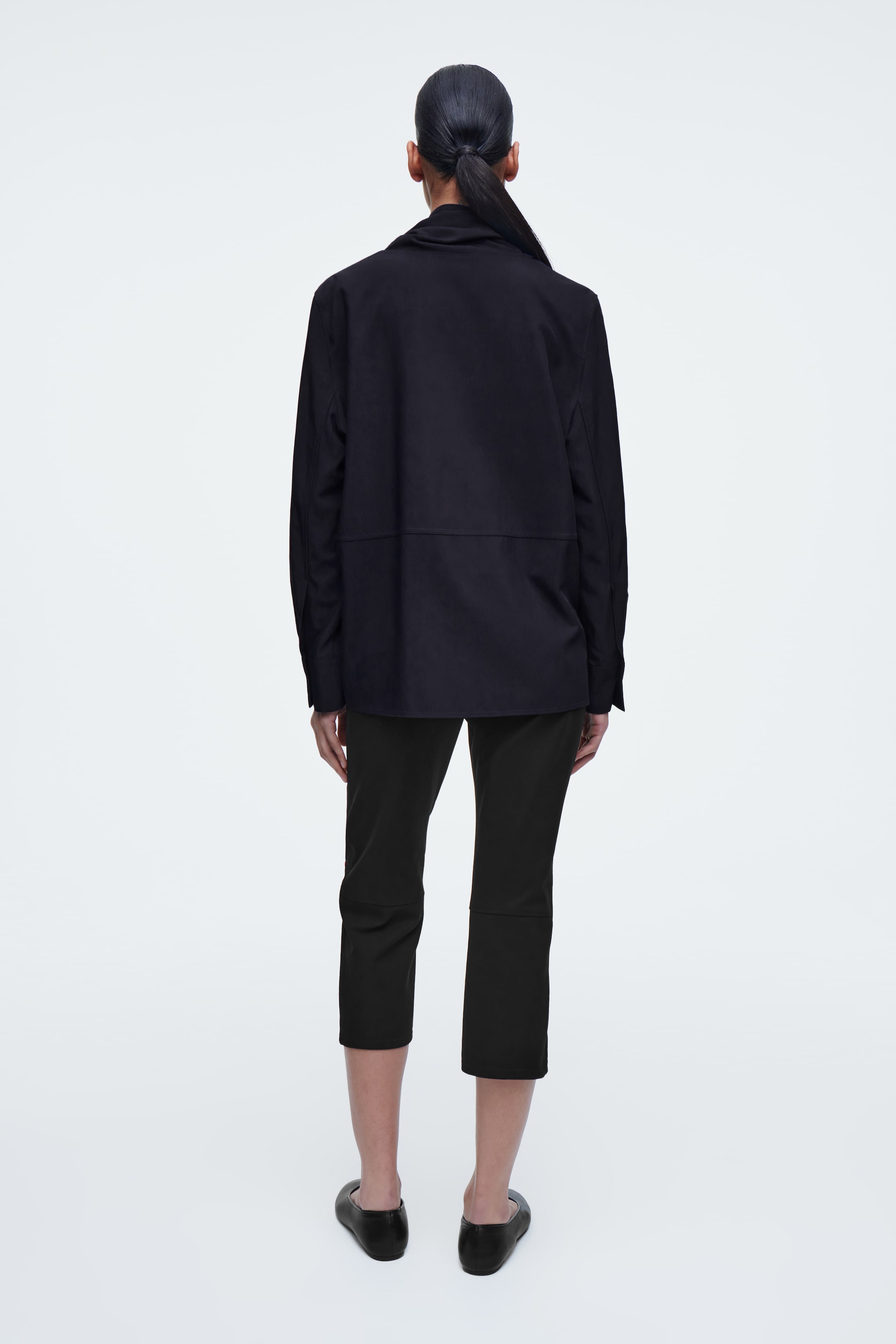Visa större bild: TOPP MED DRAGSKO I KRAGEN - MARINBLÅ - DAM | H&M SE 4
