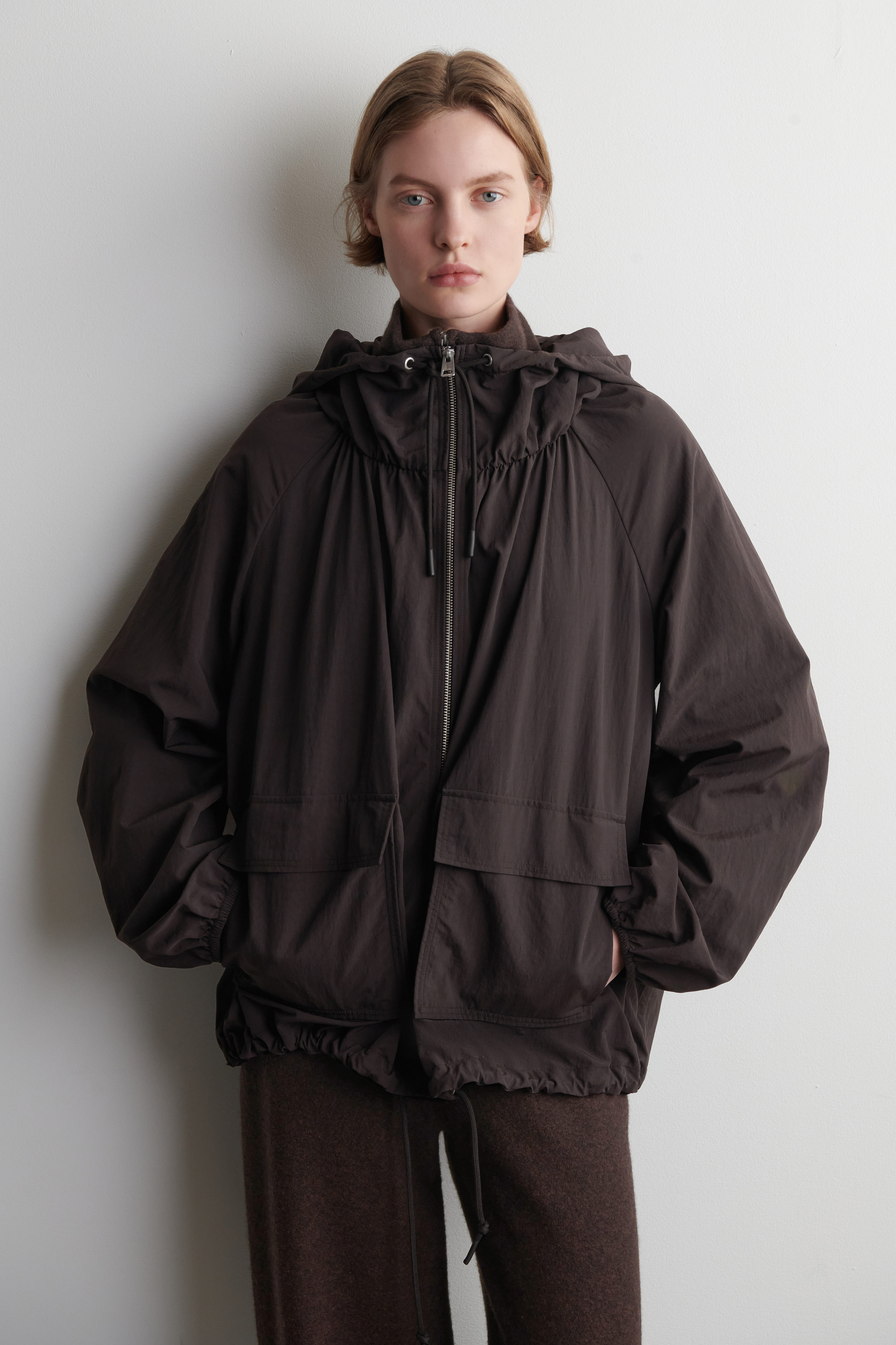 TECHNICAL HOODED PARKA JACKET - DARK BROWN | COS DE TECHNICAL HOODED PARKA JACKET - DARK BROWN | COS DE