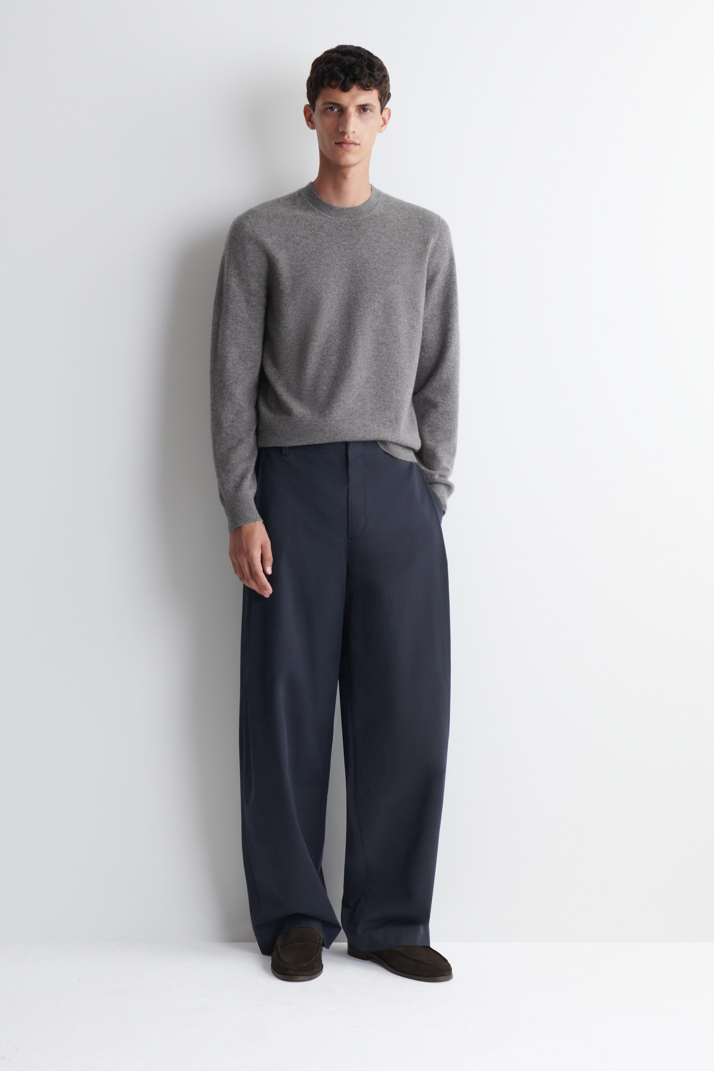 CASHMERE CREW-NECK SWEATER - thumbnail 2