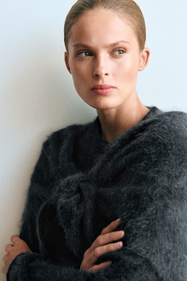 BRUSHED PURE CASHMERE TRIANGLE SCARF — DARK GRAY 5