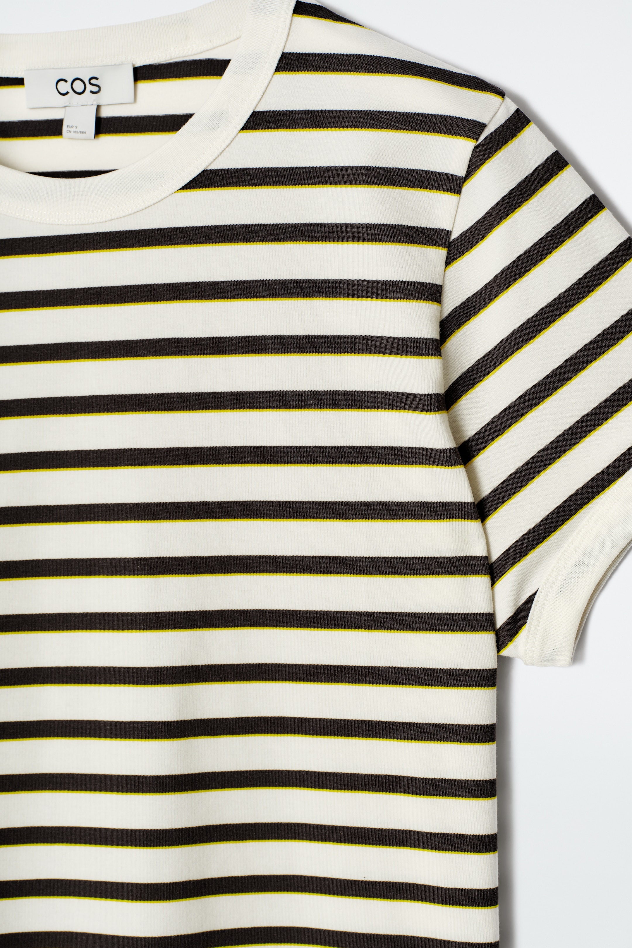 Grotere afbeelding bekijken: VERKLEIND RINGER T-SHIRT - WIT / GESTREEPT - DAMES | H&M BE 7
