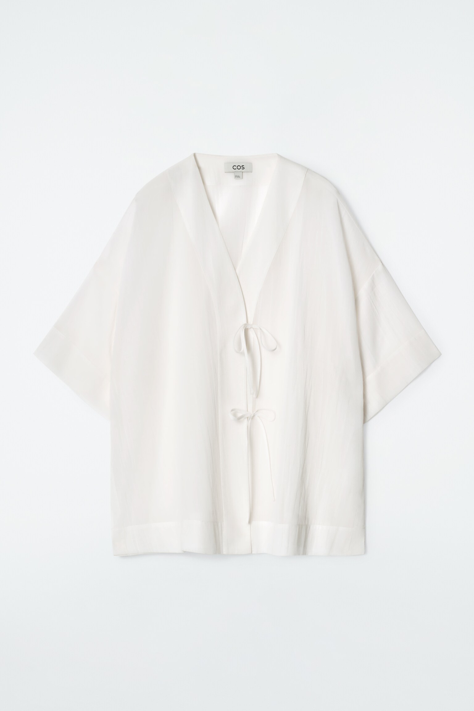 CAMISA DE PLAYA ARRUGADA CON LAZADA FRONTAL - BLANCO/NEGRO - 2