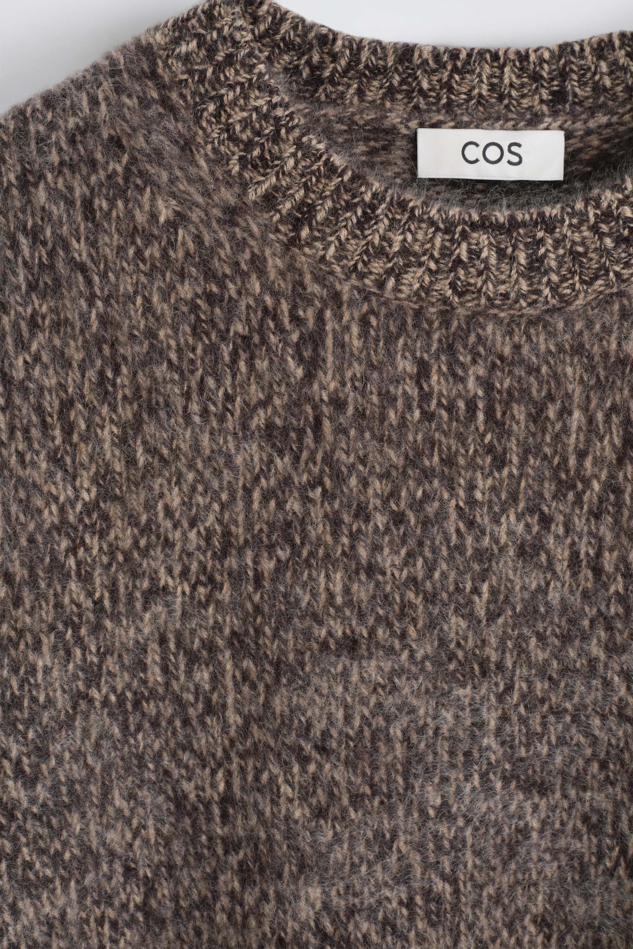 TWO-TONE BRUSHED PURE CASHMERE CREW-NECK SWEATER — MOCHA MÉLANGE