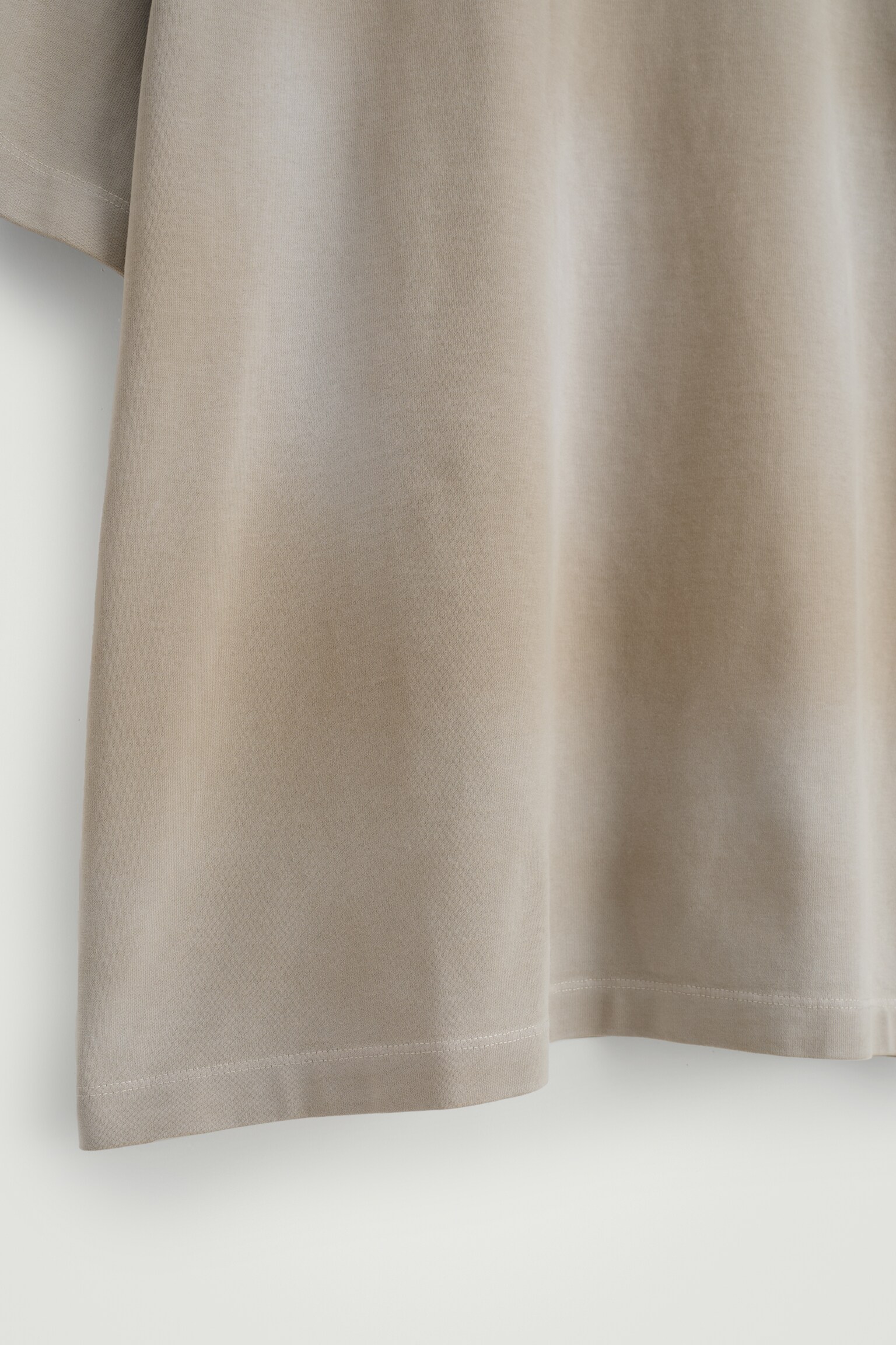 OVERSIZED MOCK-NECK T-SHIRT VAN GEWASSEN JERSEY - MOL/ZWART - 4