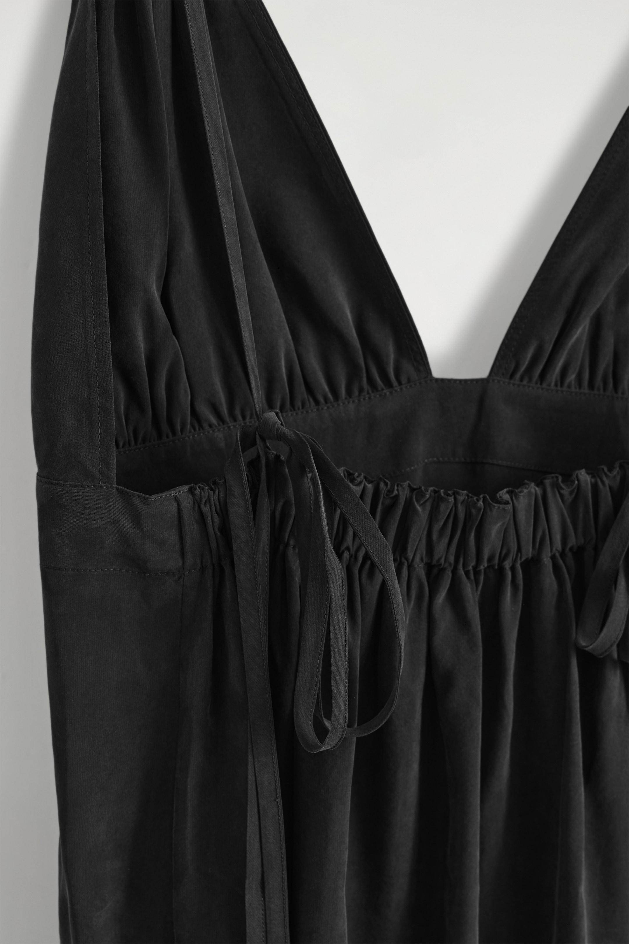 Visualizza immagine più grande: ABITO MAXI ARRICCIATO CON SCOLLO A V - NERO LAVATO - DONNA | H&M IT 6