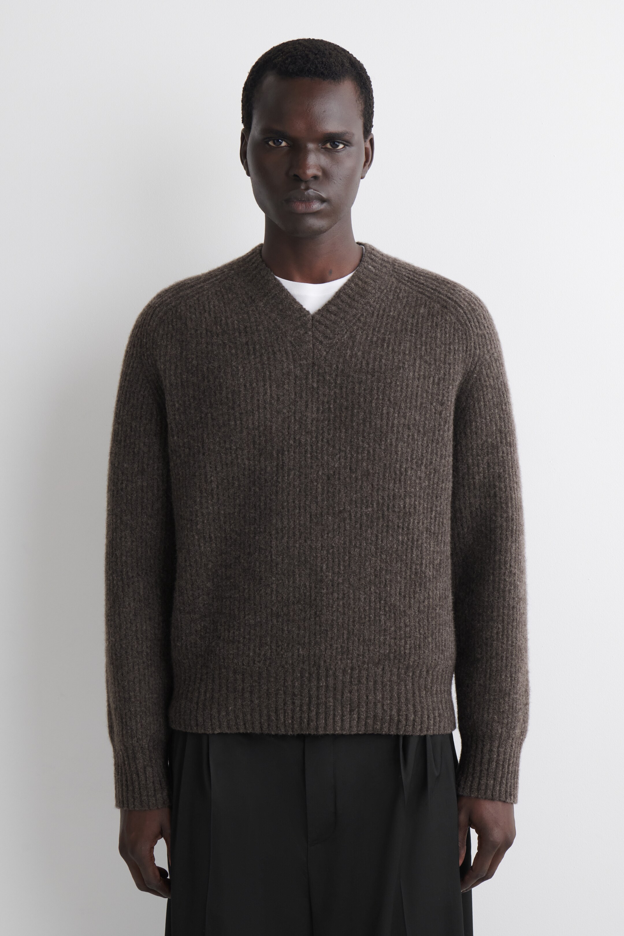Se større billede: OVERSIZED ULD-YAK V-HALS SWEATER - BRUNMELERET - HERRE | H&M DK 1