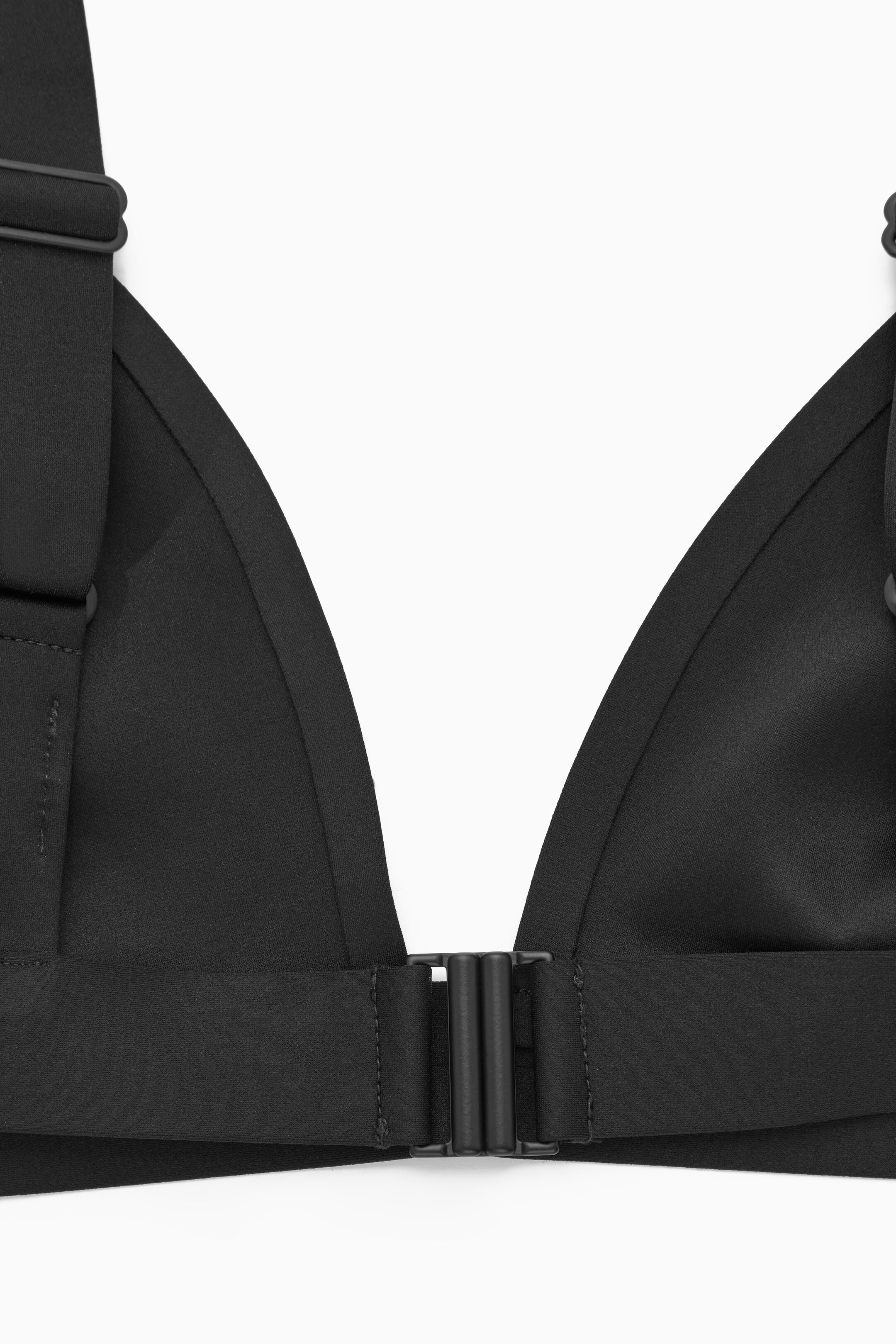 Grösseres Bild ansehen: TRIANGEL-BIKINIOBERTEIL MIT TIEFEM AUSSCHNITT - SCHWARZ - DAMEN | H&M CH 3