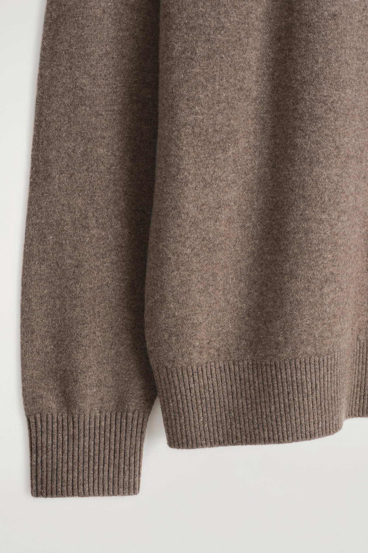 SEAMLESS PURE CASHMERE CREW-NECK SWEATER — DARK UNDYED