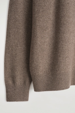 SEAMLESS PURE CASHMERE CREW-NECK SWEATER — DARK UNDYED 1