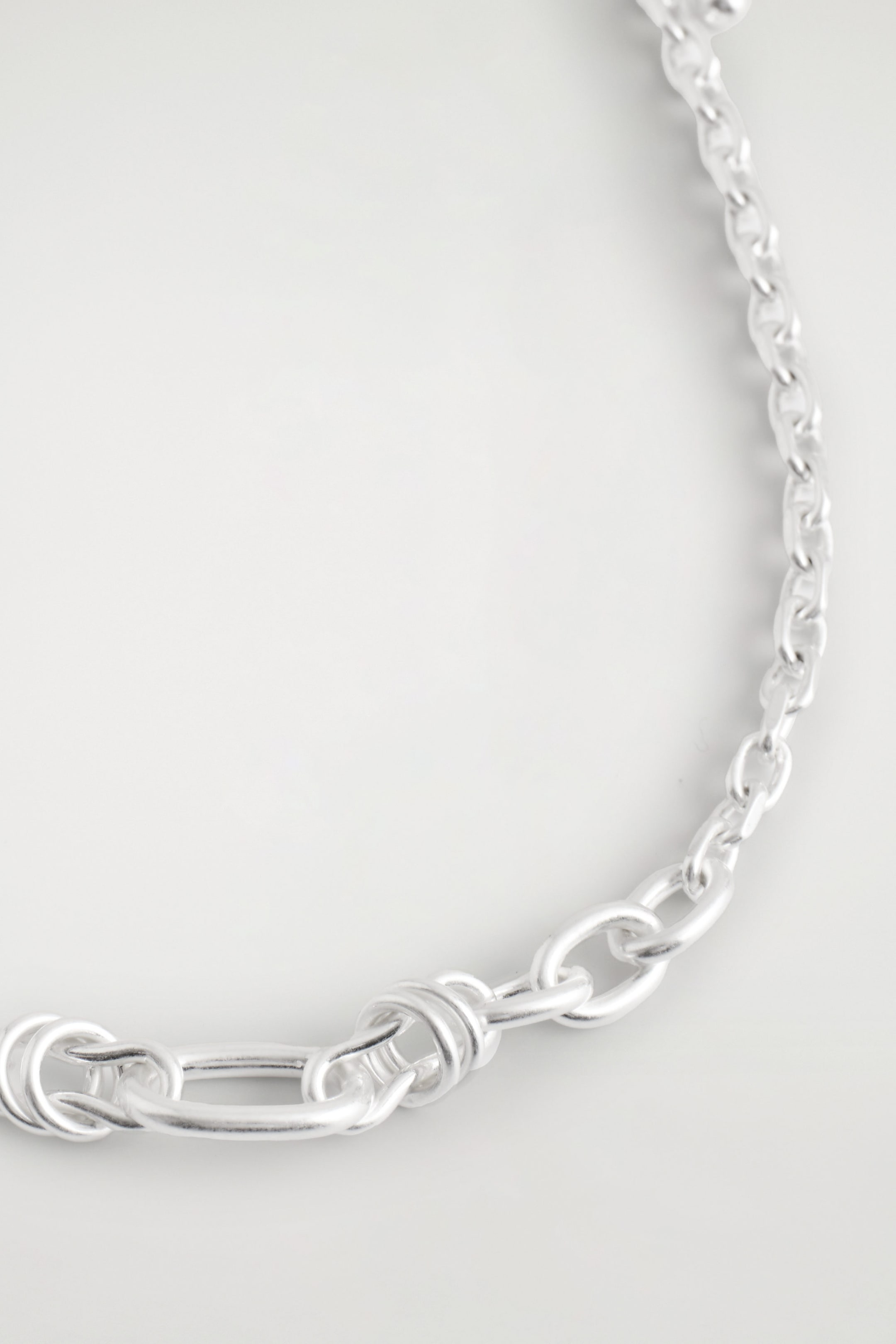 MISMATCHED CHAIN NECKLACE