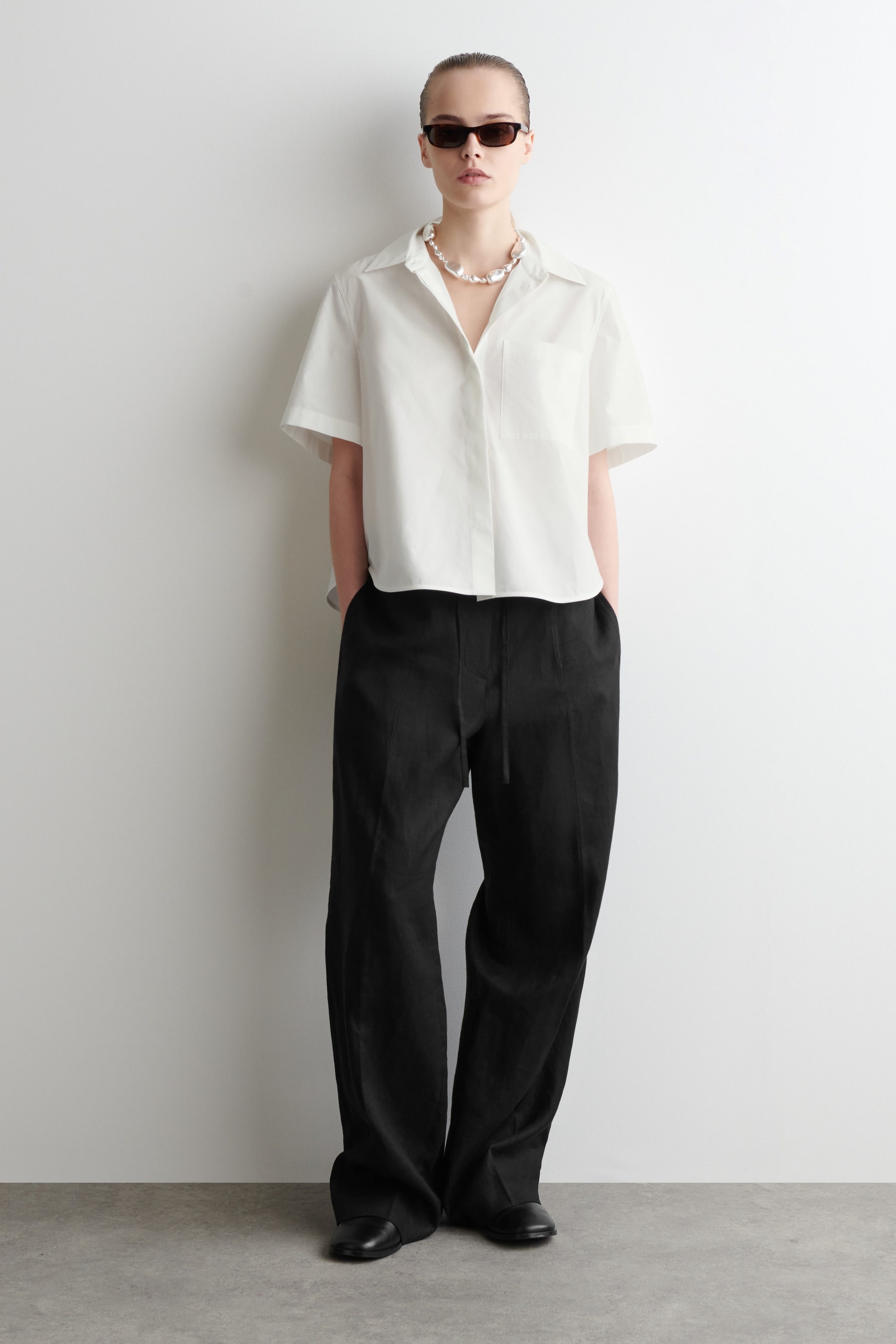 CROPPED SHORT-SLEEVED COTTON SHIRT