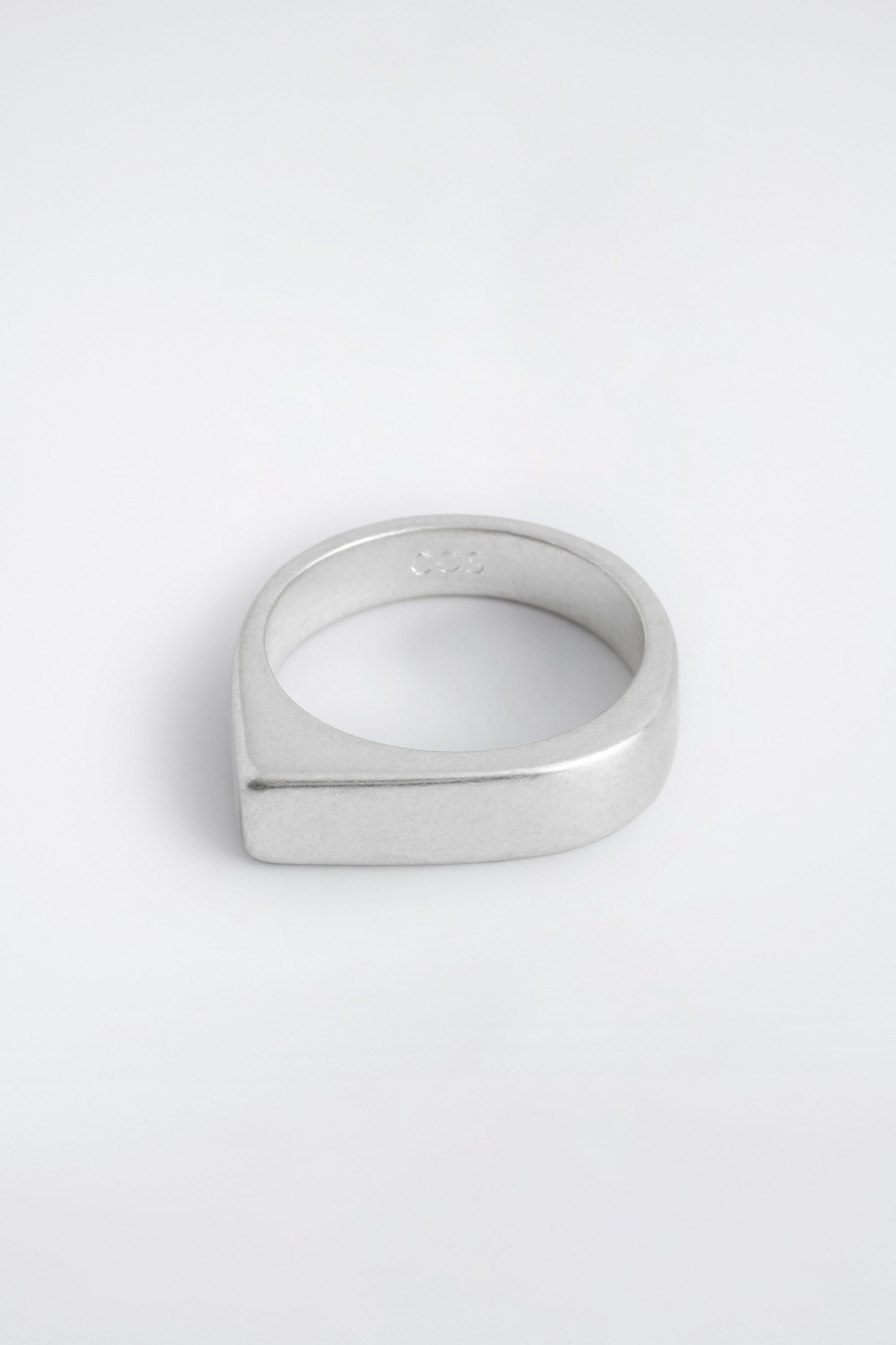 ANGULAR SIGNET RING - SILVER | COS