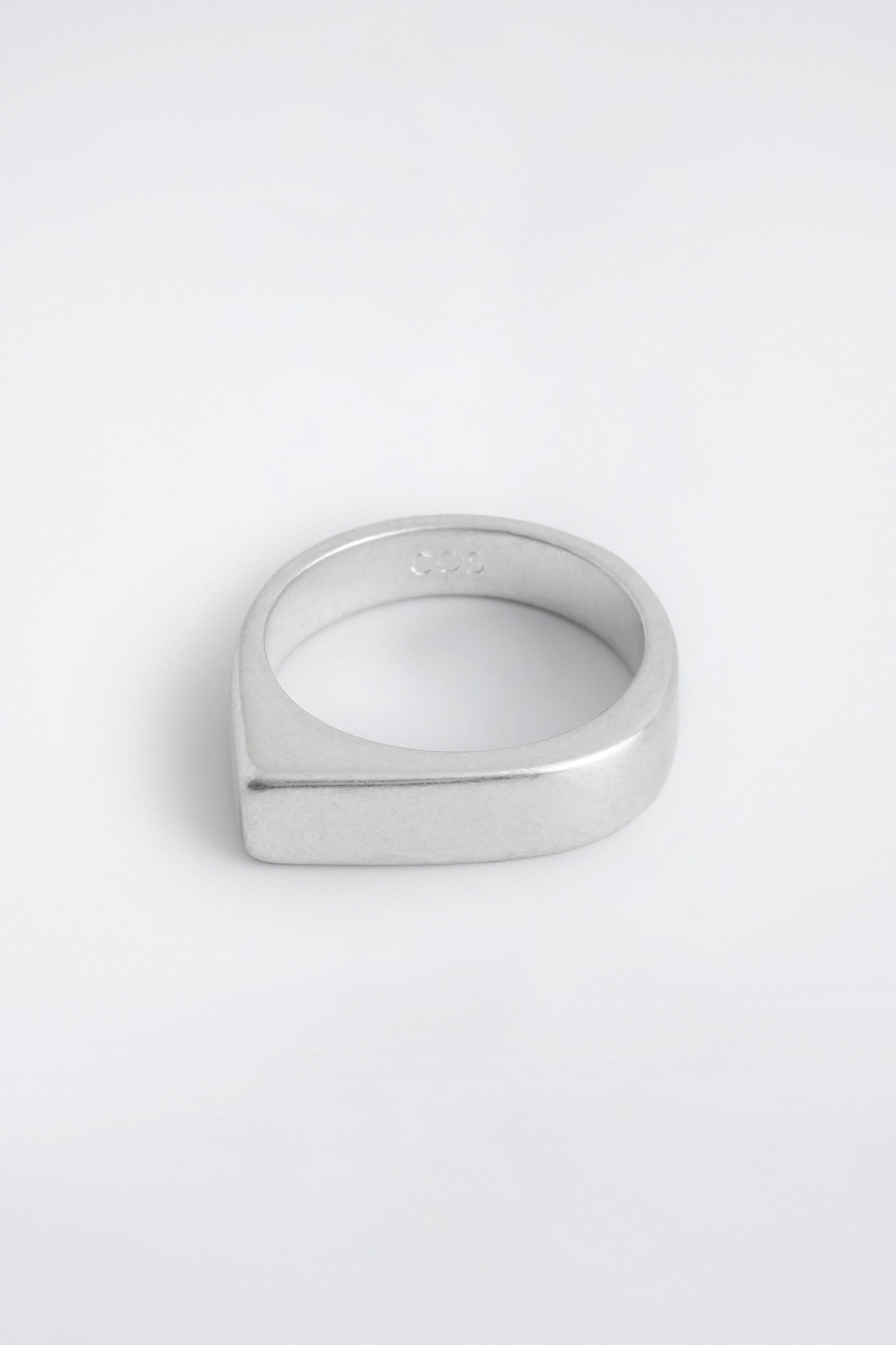 ANGULAR SIGNET RING